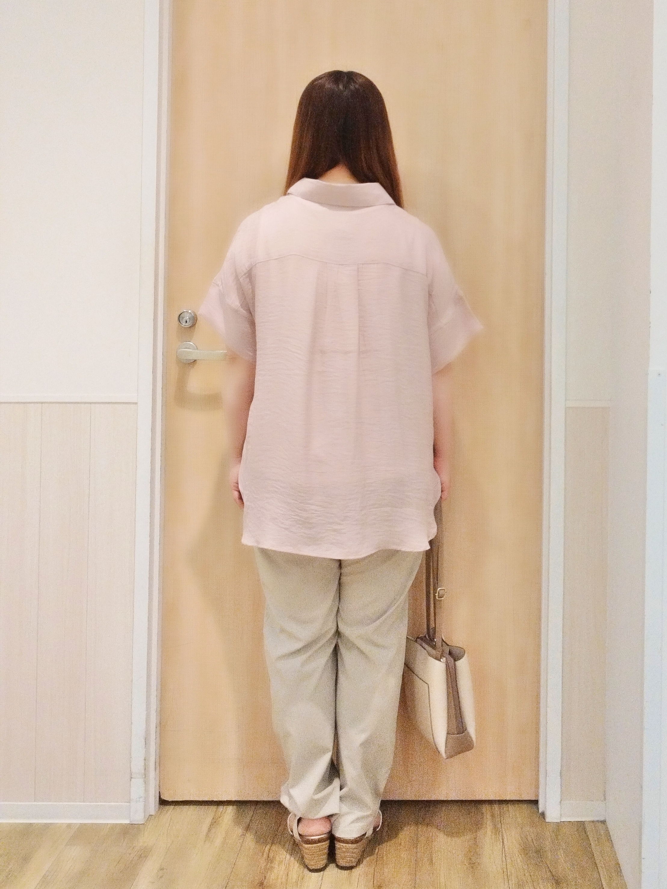 mさんの「SHOO･LA･RUE｜【2点セット/S-LL/洗濯機可】時短でコーデ決まる スラブスキッパーシャツ＋タンクトップ」を使ったコーディネート