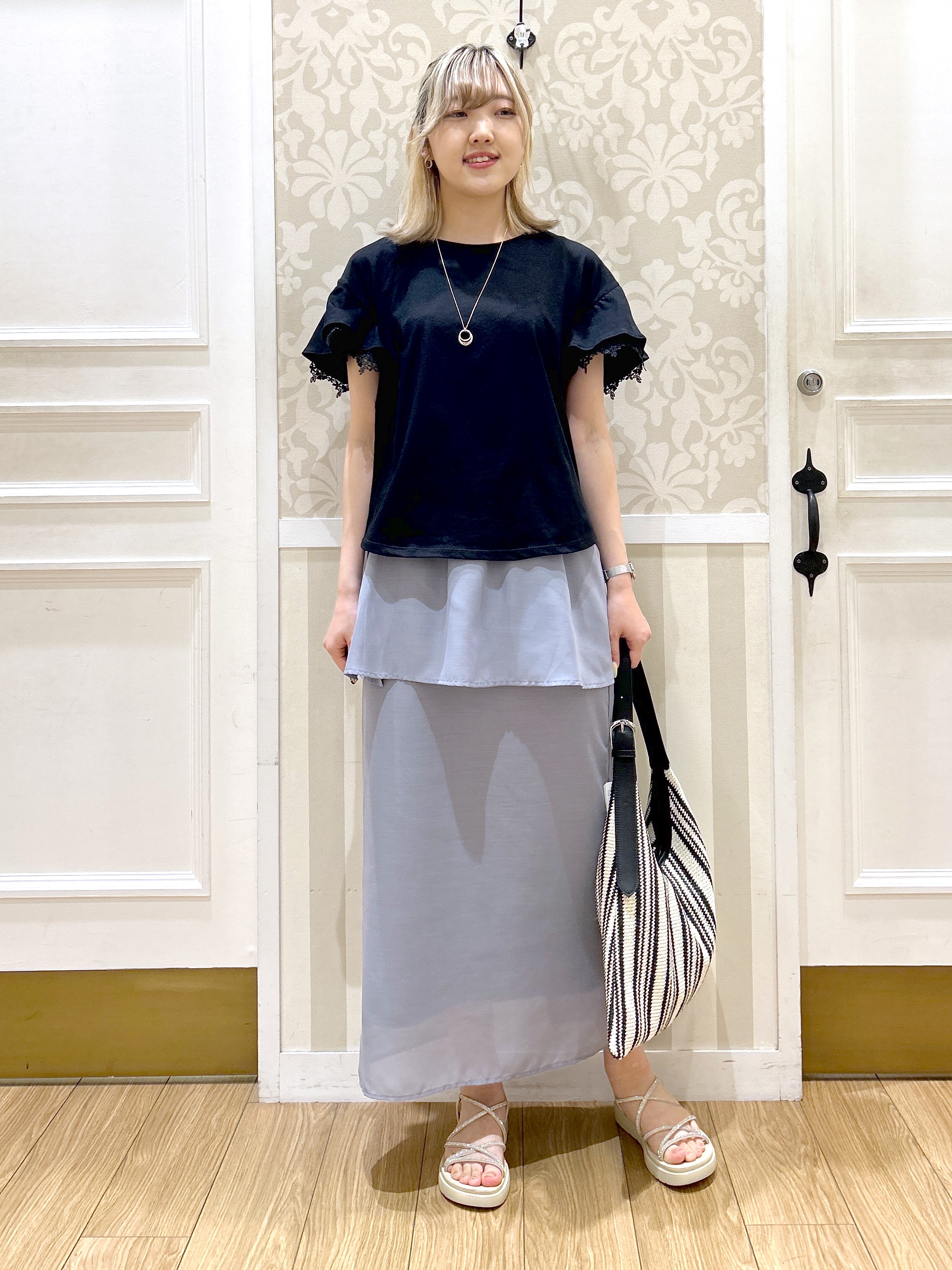 望 愛さんの「grove｜【二の腕カバー、UV】涼しく華やかに、レースレイヤードスリーブTシャツ」を使ったコーディネート