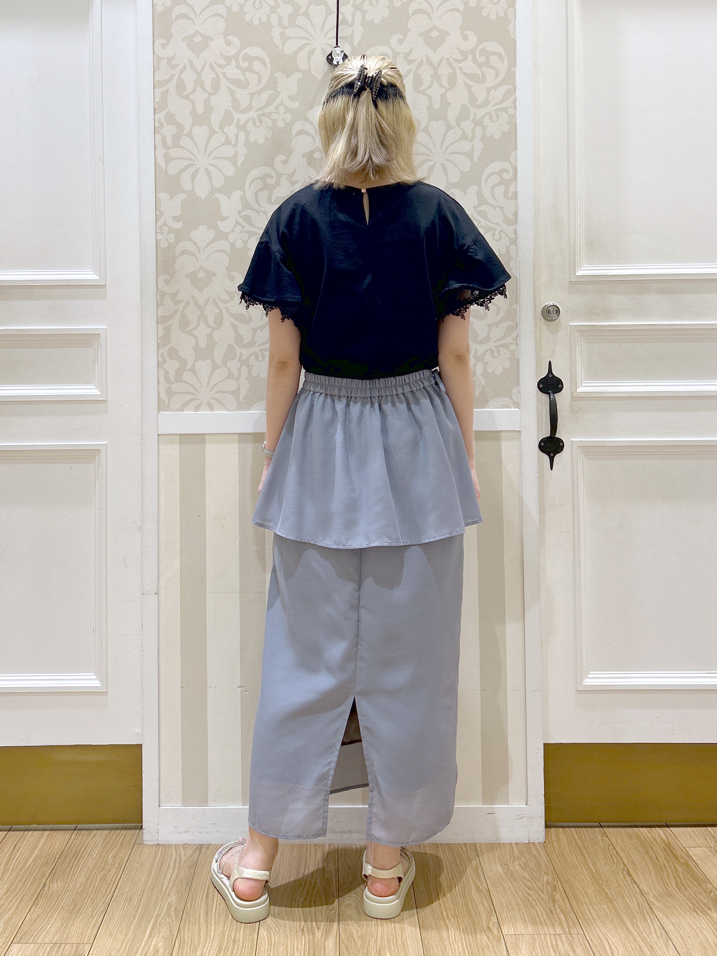 望 愛さんの「grove｜【二の腕カバー、UV】涼しく華やかに、レースレイヤードスリーブTシャツ」を使ったコーディネート