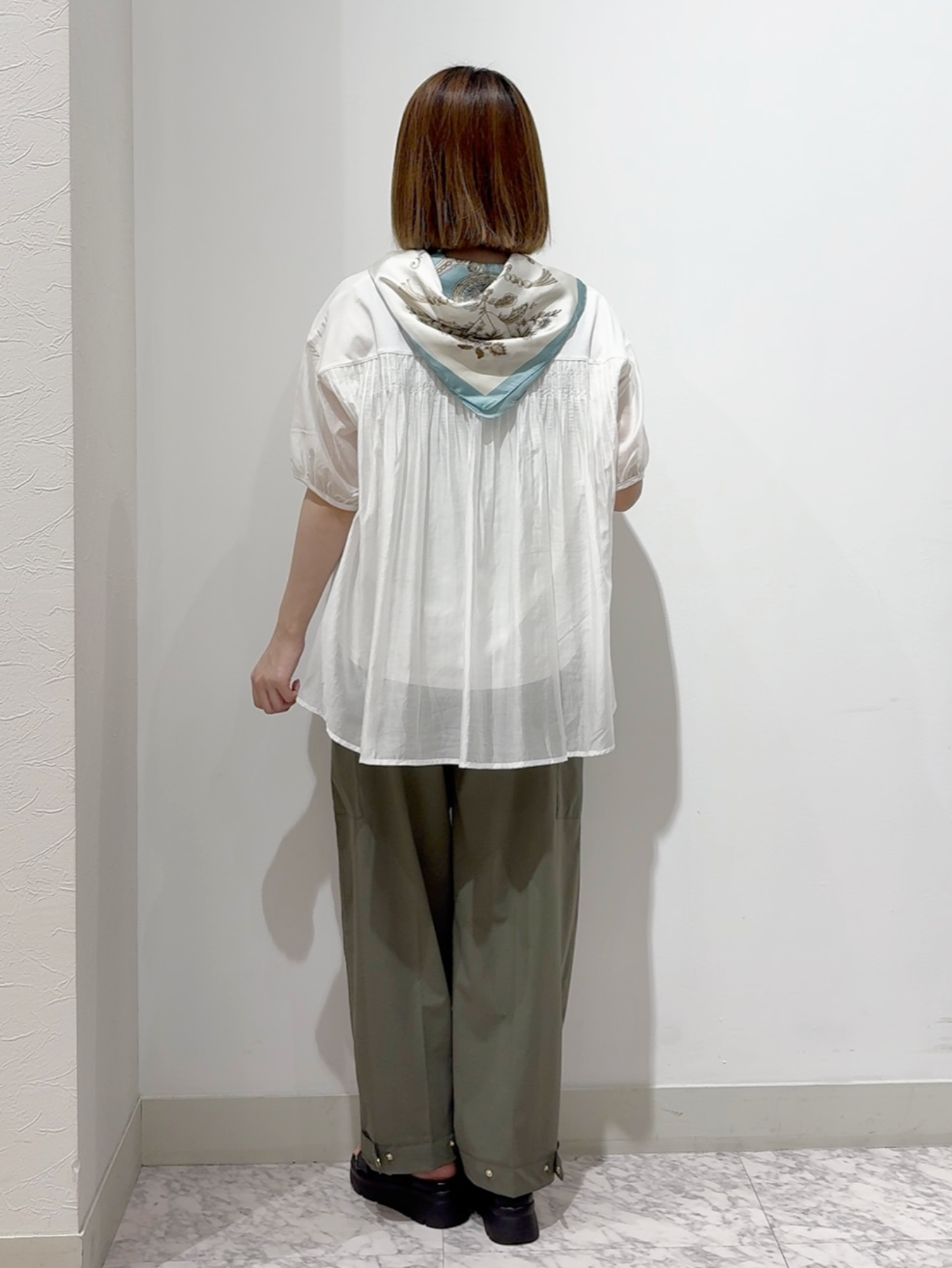 しかっちさんの「grove｜【UVカット】体型カバー叶う、バックプリーツTシャツ」を使ったコーディネート