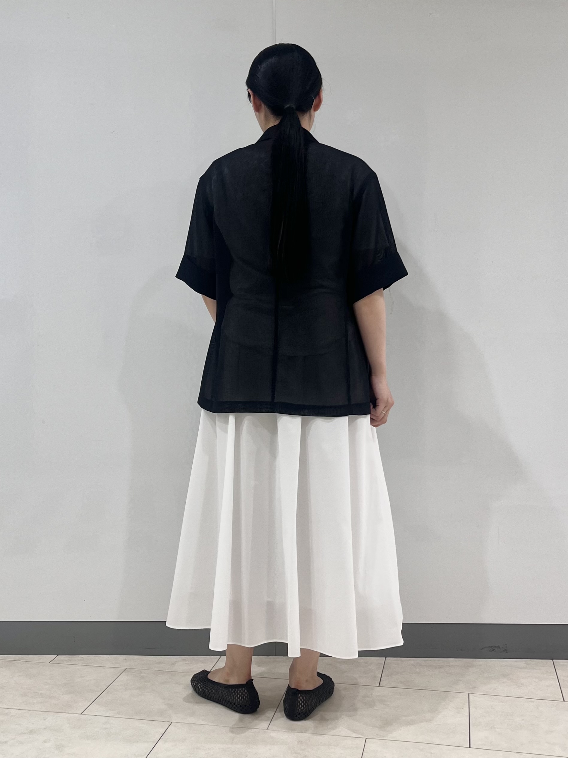 hasuさんの「INDIVI｜【洗える／メッシュ素材／SETUP可能】半袖シアージャケット」を使ったコーディネート