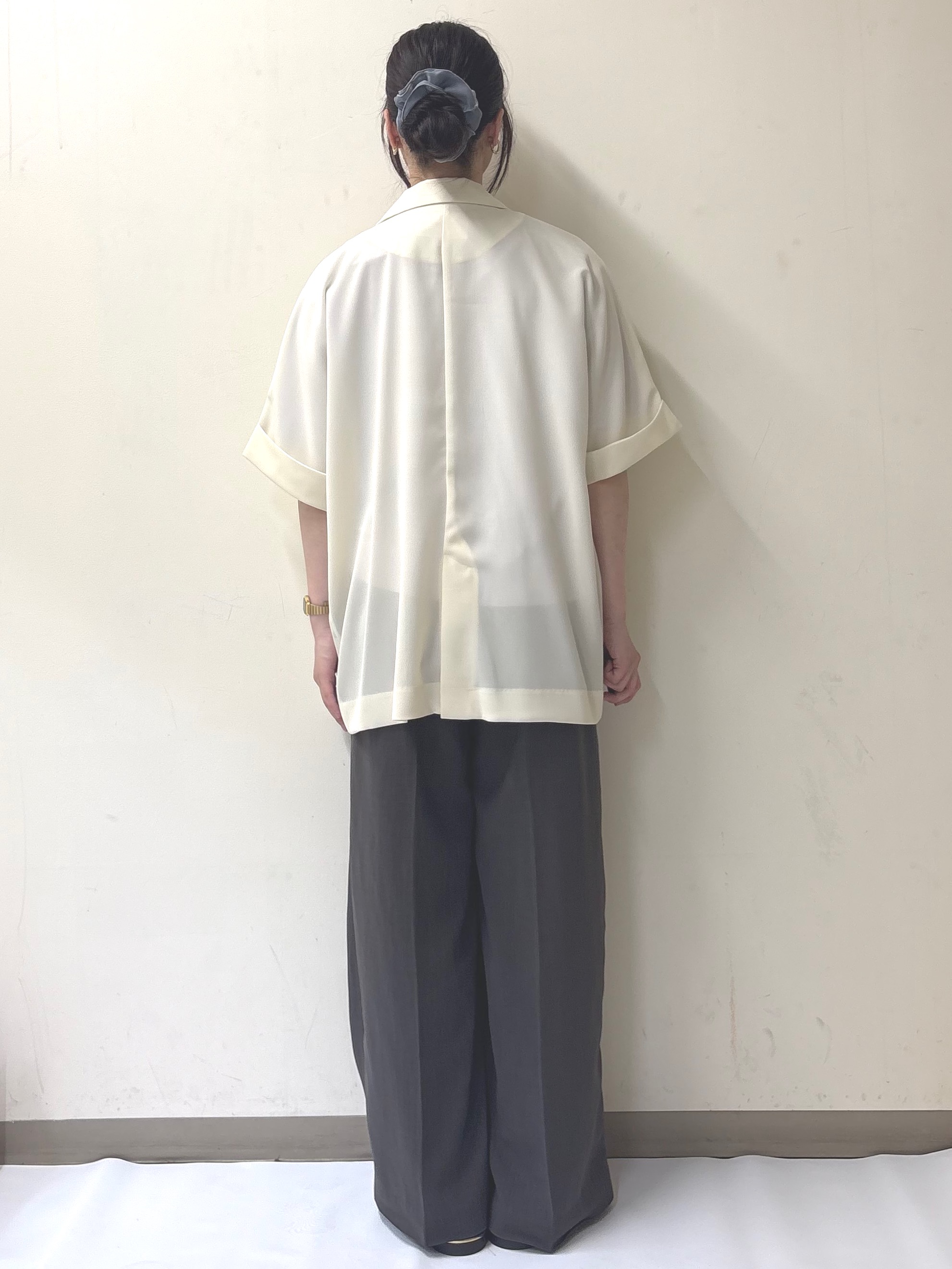 幕田里咲さんの「OPAQUE.CLIP｜【UV／接触冷感／抗ピル】シアー＆レイヤード風さらりニット《洗濯機OK》」を使ったコーディネート