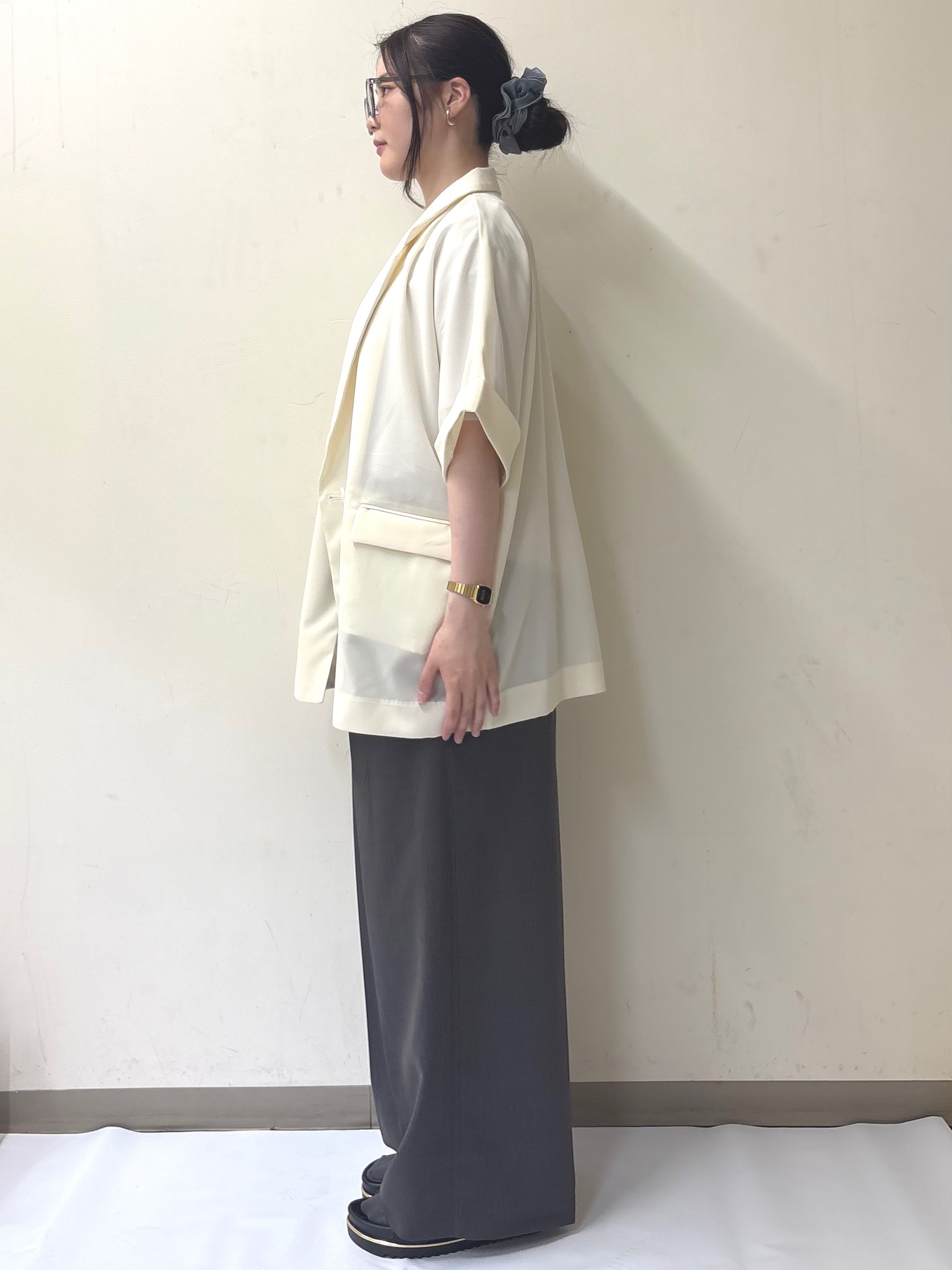 幕田里咲さんの「OPAQUE.CLIP｜【UV／接触冷感／抗ピル】シアー＆レイヤード風さらりニット《洗濯機OK》」を使ったコーディネート