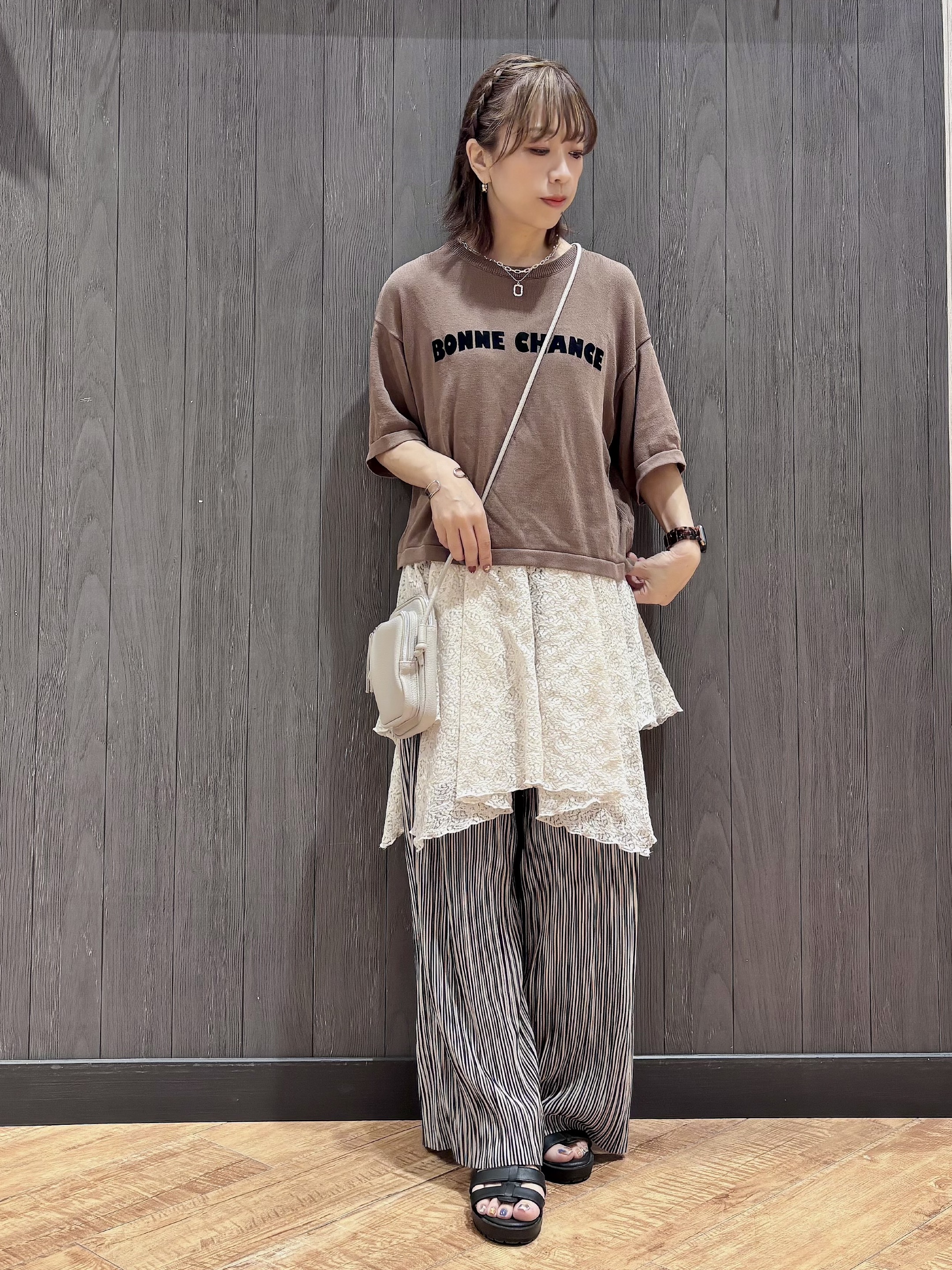 meiさんの「SHOO･LA･RUE｜【体型カバー】程よい透け感 デザインアソート 5分袖シアーニット」を使ったコーディネート