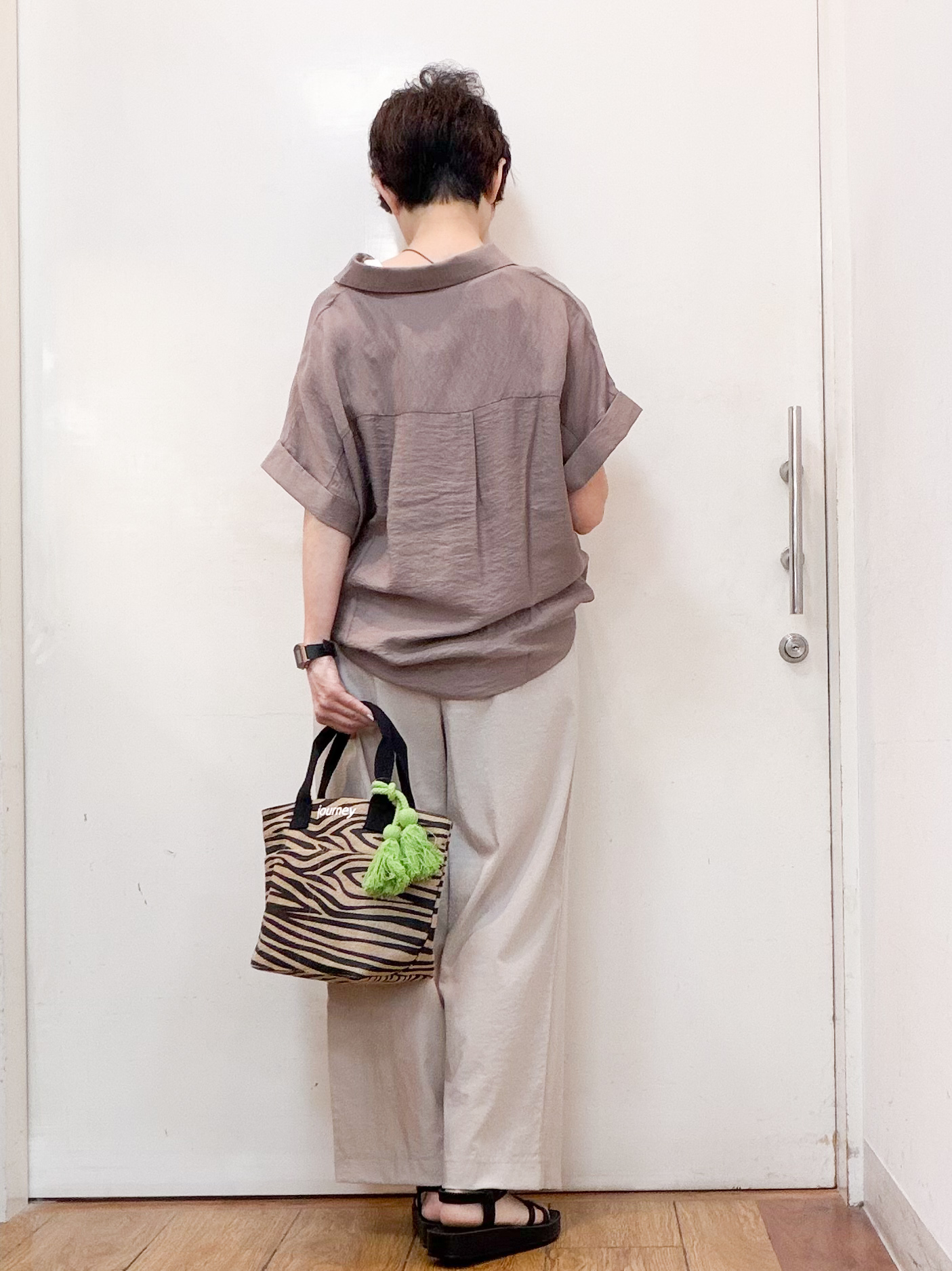 みぃさんの「SHOO･LA･RUE｜【S-LL/洗濯機可】インせず着られる 裾タック スキッパーシャツ」を使ったコーディネート