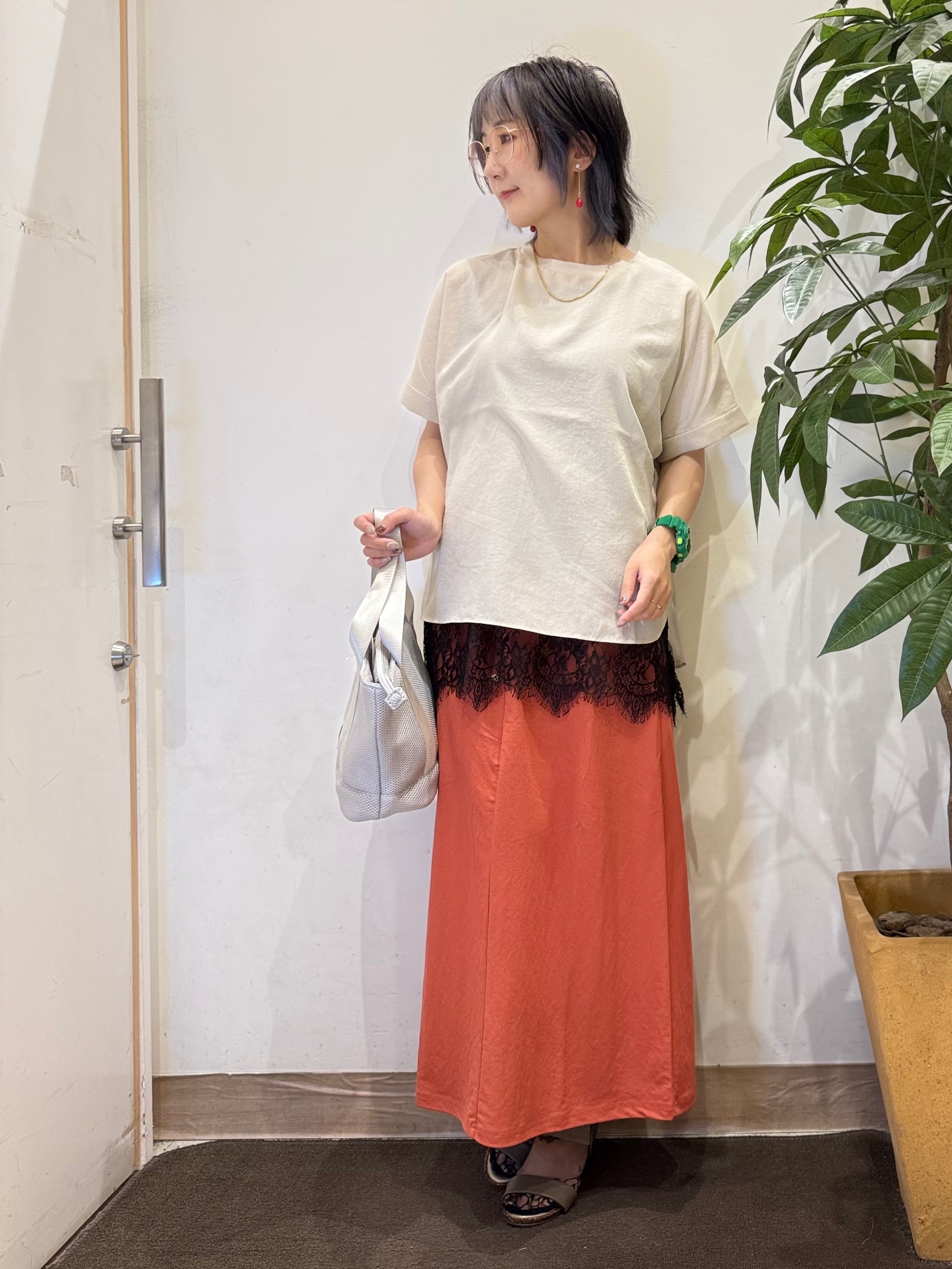 misakiさんの「SHOO･LA･RUE｜【着丈選べる/体型カバー】洗濯後しわになりにくい さらっと快適ドルマントップス」を使ったコーディネート