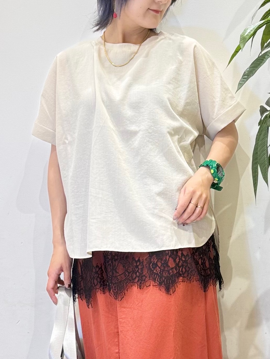 misakiさんの「SHOO･LA･RUE｜【着丈選べる/体型カバー】洗濯後しわになりにくい さらっと快適ドルマントップス」を使ったコーディネート