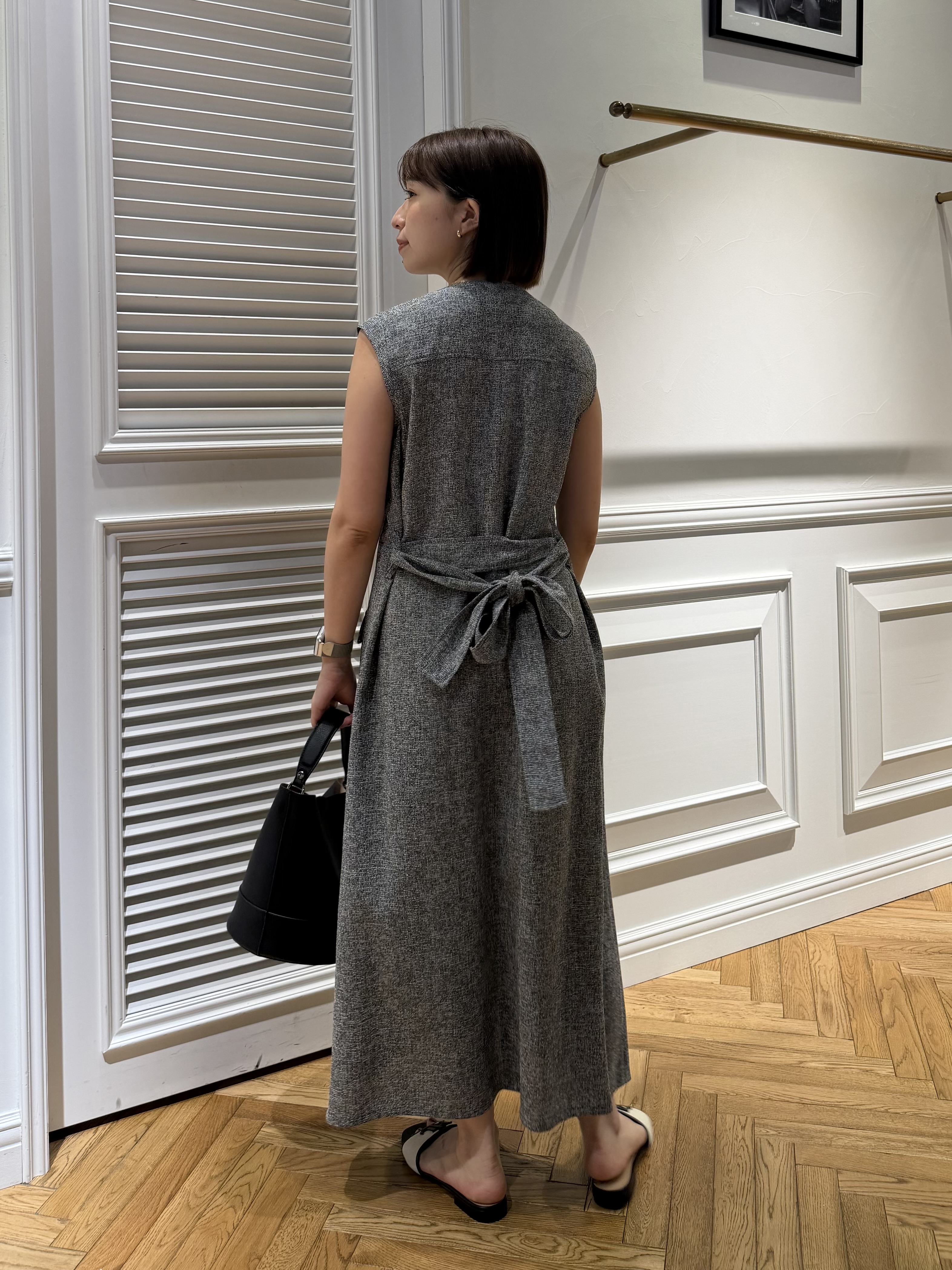つじ まこさんの「DRESSTERIOR｜シュリンクレザーバケットBAG」を使ったコーディネート