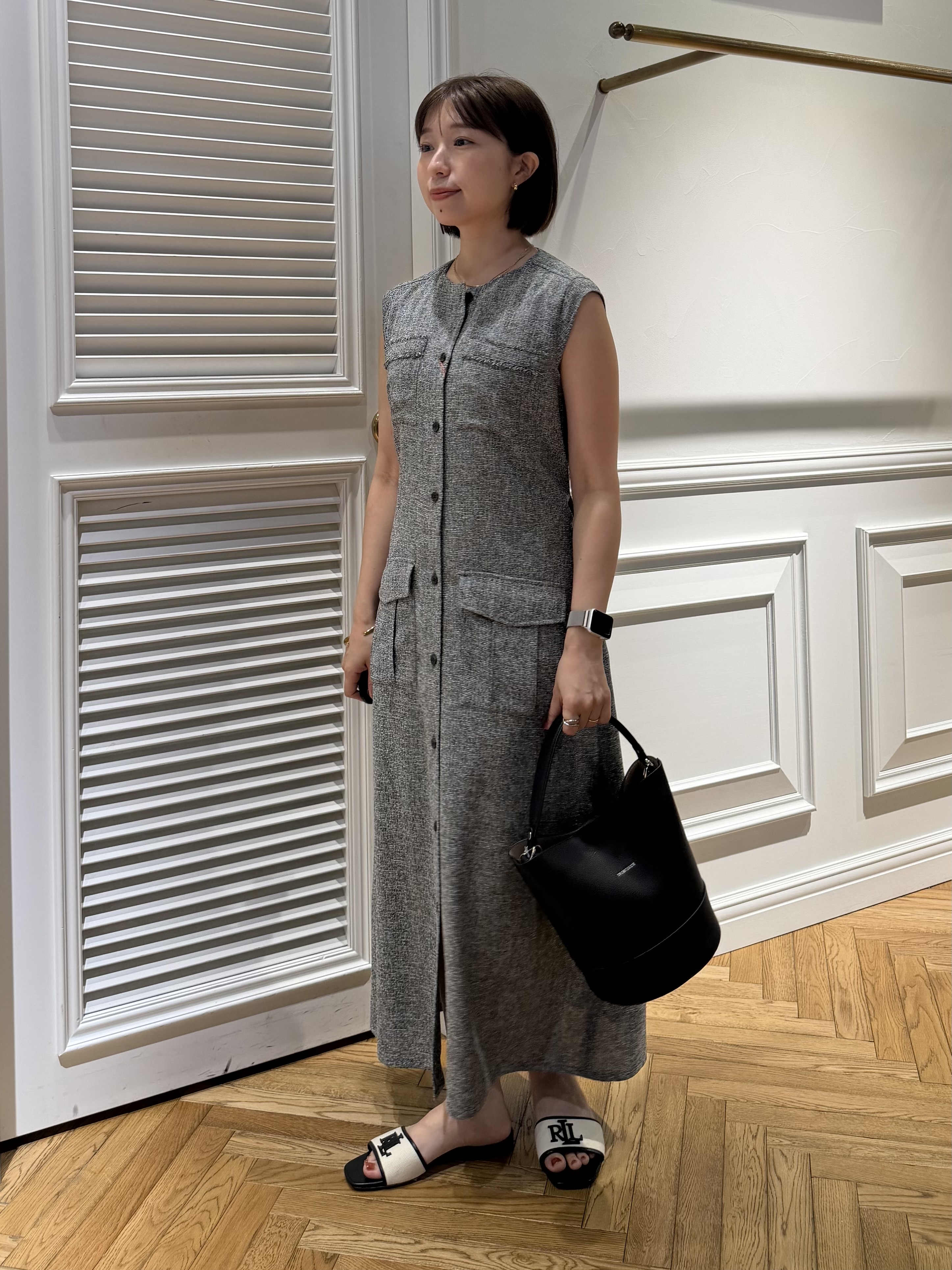 つじ まこさんの「DRESSTERIOR｜シュリンクレザーバケットBAG」を使ったコーディネート