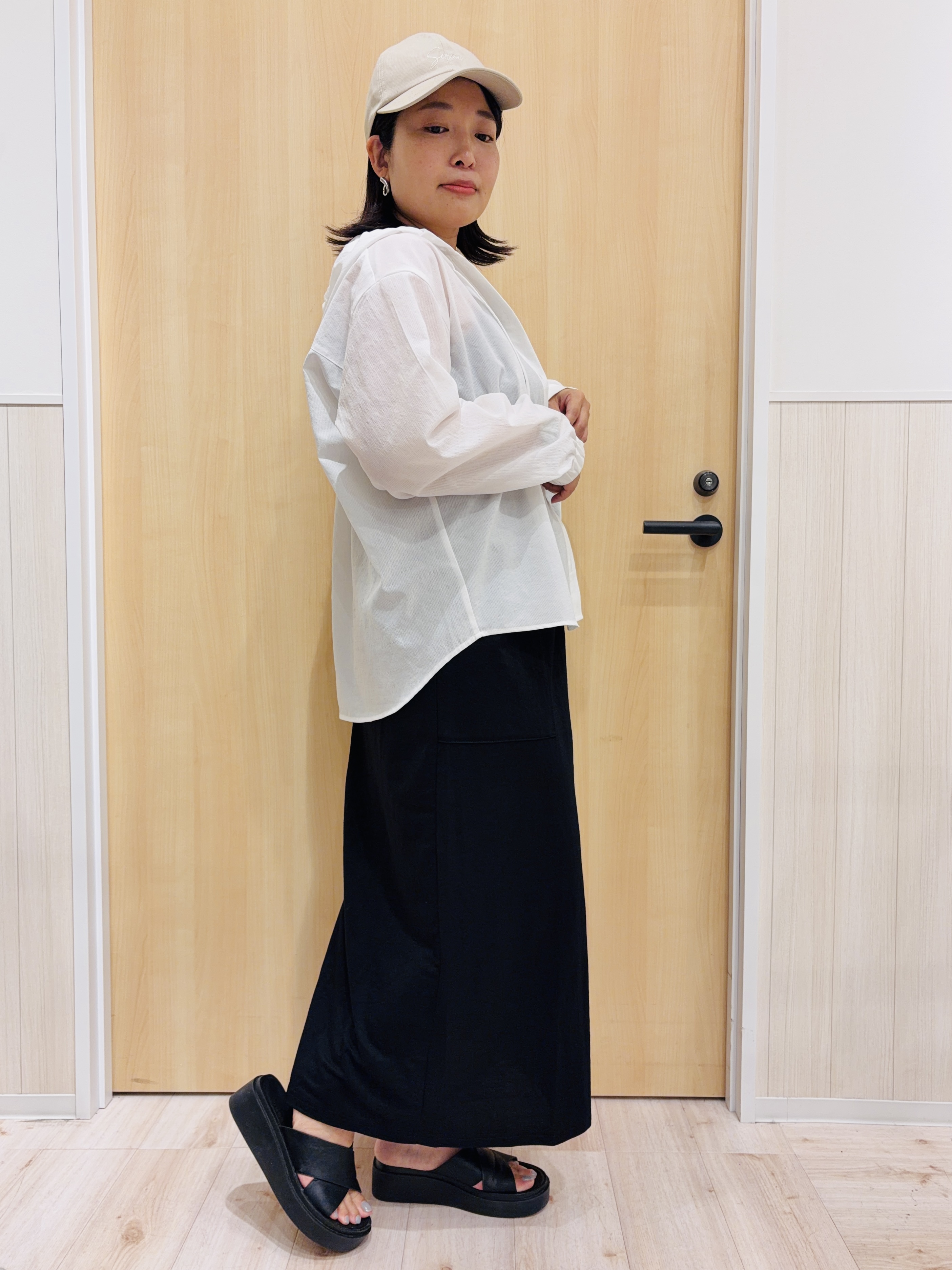 すーさんの「SHOO･LA･RUE｜【通気性〇/洗濯機可/S-LL】UVカット機能付き ライトな着心地シャツパーカ」を使ったコーディネート