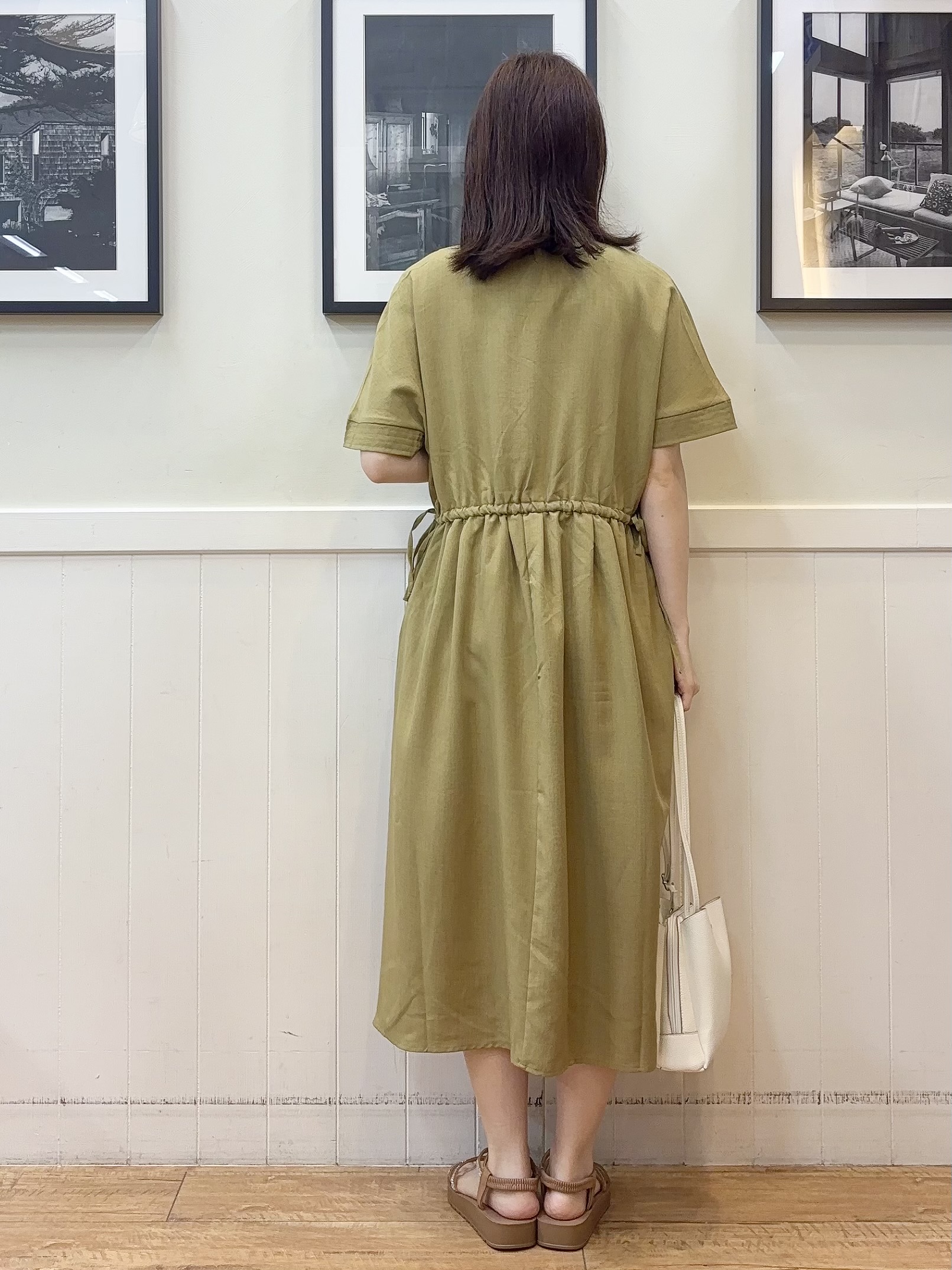 えぬさんの「SHOO･LA･RUE｜【洗濯機可/体型カバー】ウエストシャーリングで女性らしく 麻調スキッパーサイドリボンワンピース」を使ったコーディネート