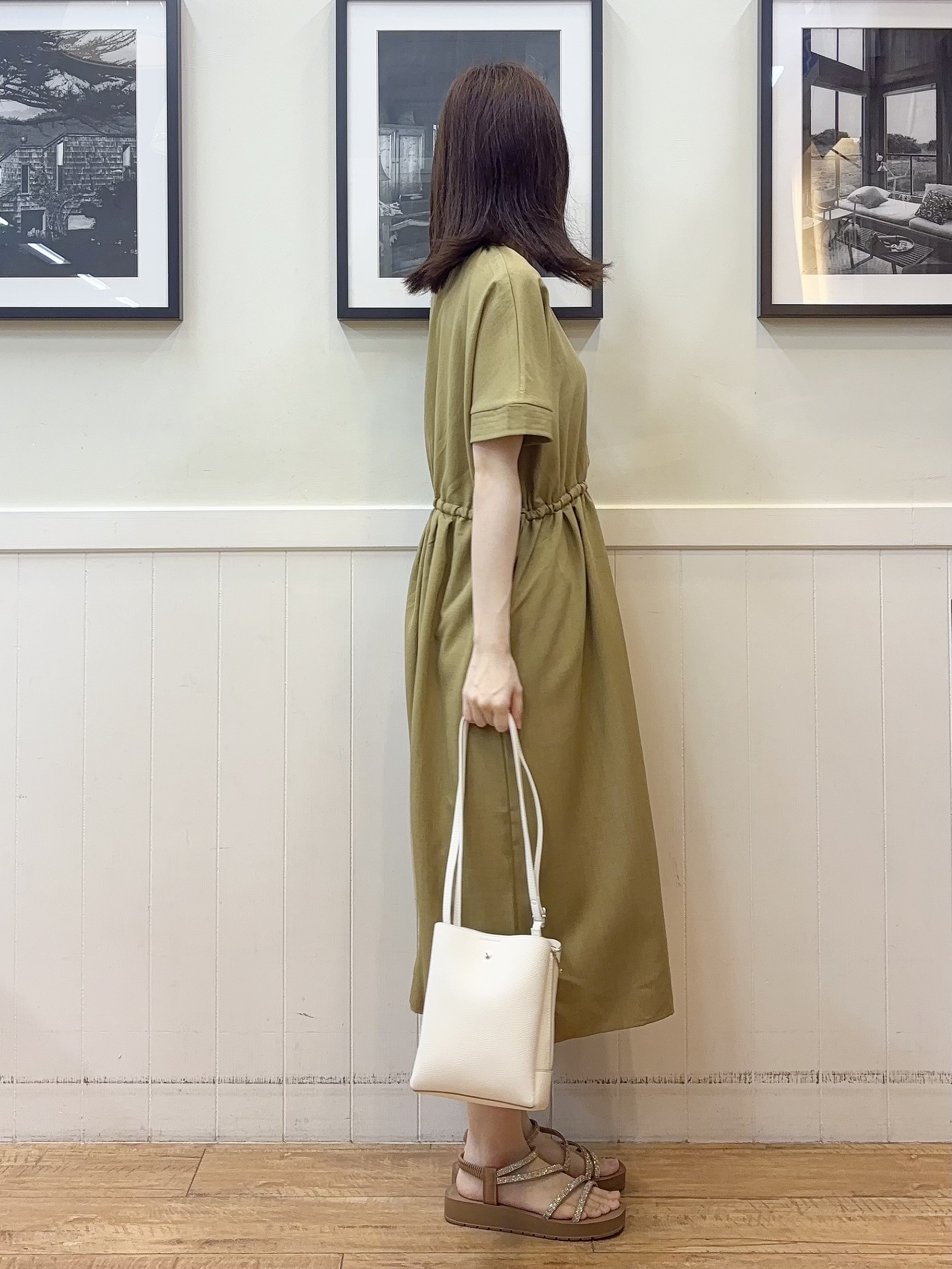 えぬさんの「SHOO･LA･RUE｜【洗濯機可/体型カバー】ウエストシャーリングで女性らしく 麻調スキッパーサイドリボンワンピース」を使ったコーディネート