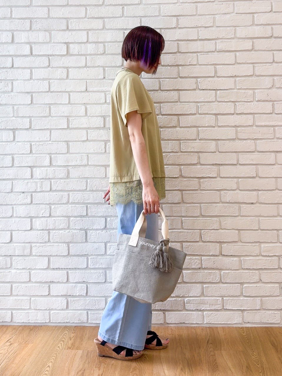 𝐜𝐡𝐢𝐤𝐚さんの「SHOO･LA･RUE｜【S-LL/洗濯機可】軽凛(かろりん) 楽に着られて上品 裾レーススキッパーブラウス」を使ったコーディネート