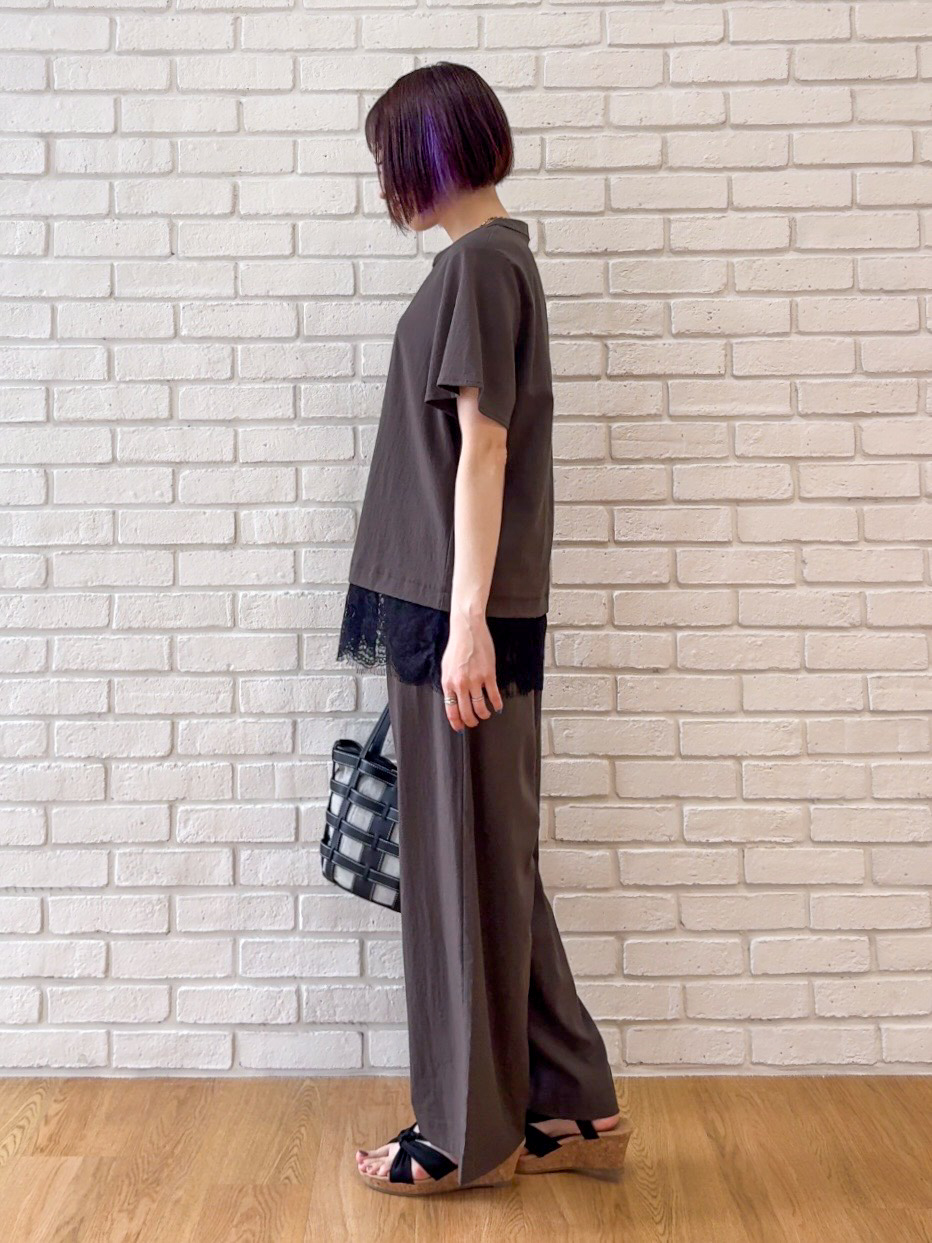 𝐜𝐡𝐢𝐤𝐚さんの「SHOO･LA･RUE｜【S-LL/洗濯機可】軽凛(かろりん) 楽に着られて上品 裾レーススキッパーブラウス」を使ったコーディネート