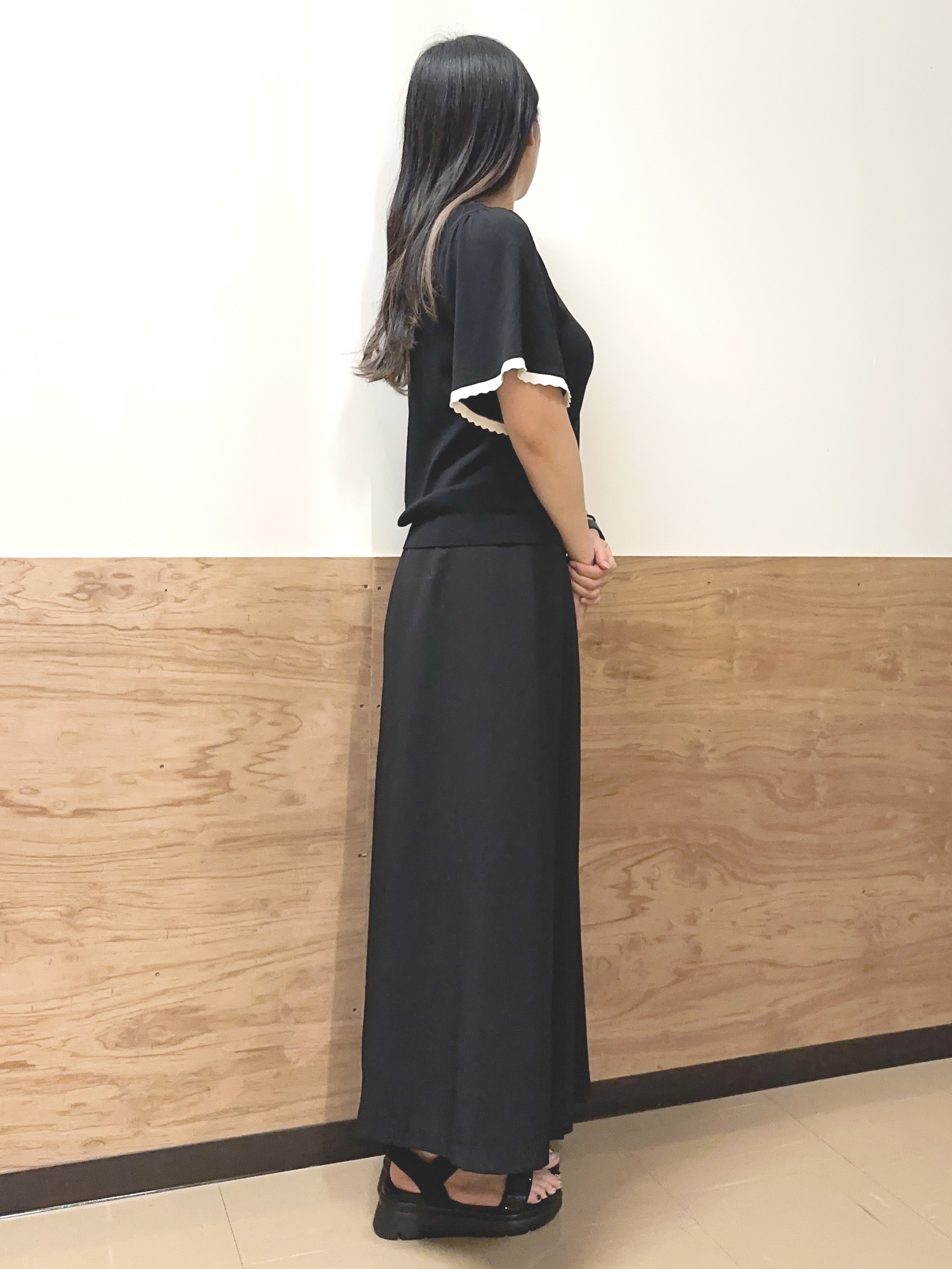 すーさんの「grove｜高評価！【シリーズ累計36万枚！名品ニット】やわらかドライタッチ スカラップスリーブニット」を使ったコーディネート