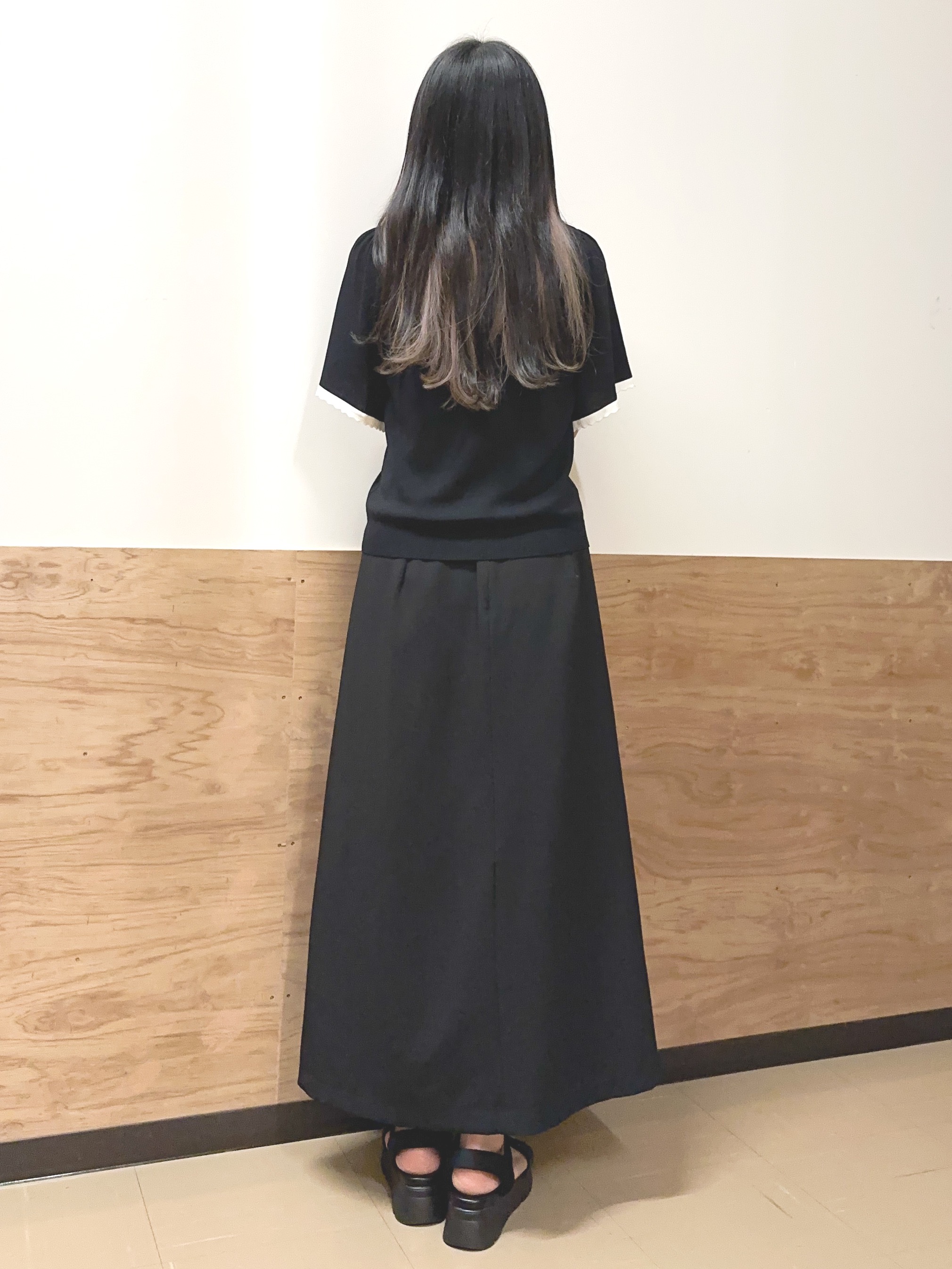 すーさんの「grove｜高評価！【シリーズ累計36万枚！名品ニット】やわらかドライタッチ スカラップスリーブニット」を使ったコーディネート