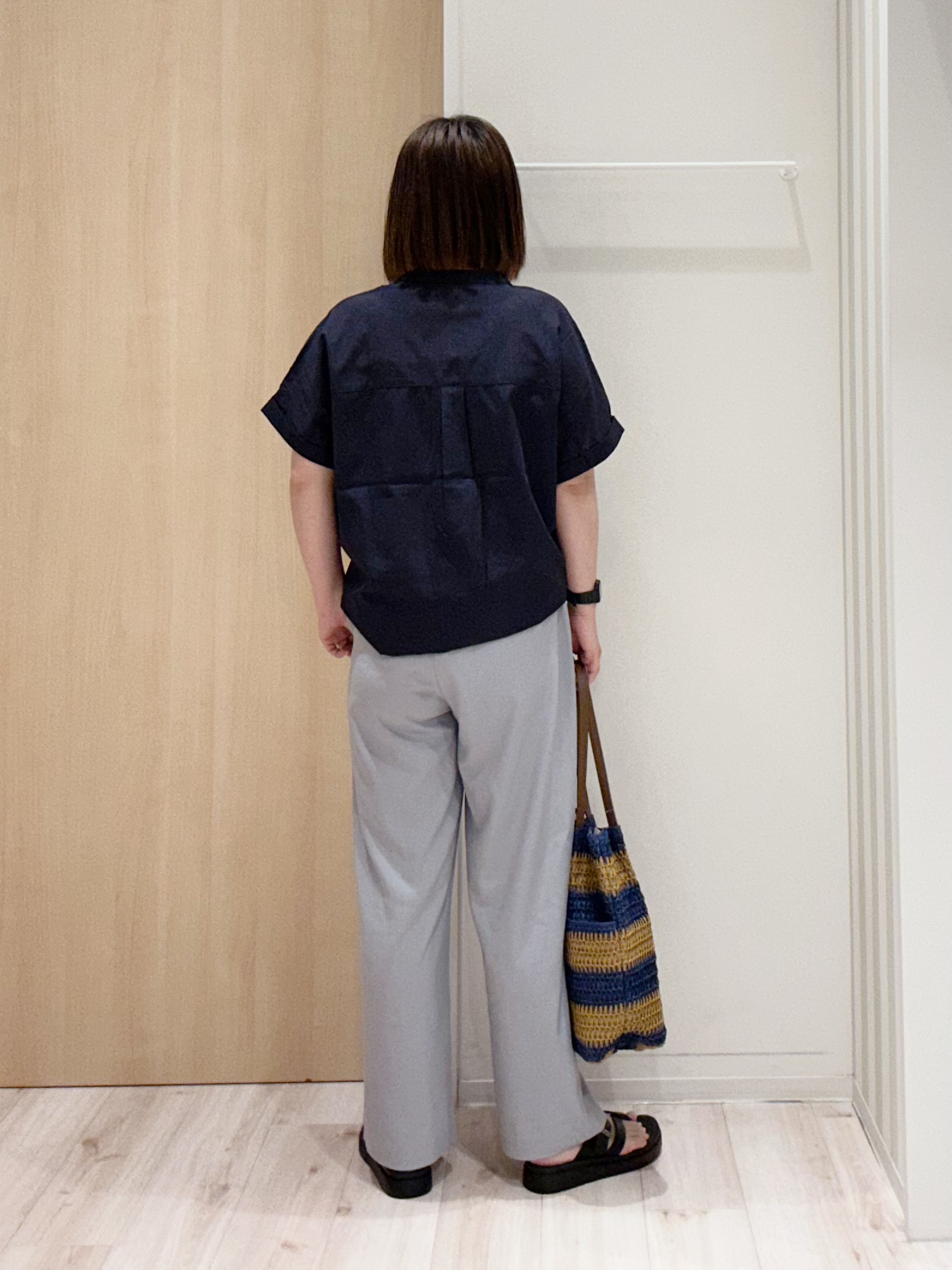 maaaさんの「SHOO･LA･RUE｜【通気性〇/UV/S-LL】風が通り抜ける 半袖バンドカラーシアーシャツ」を使ったコーディネート