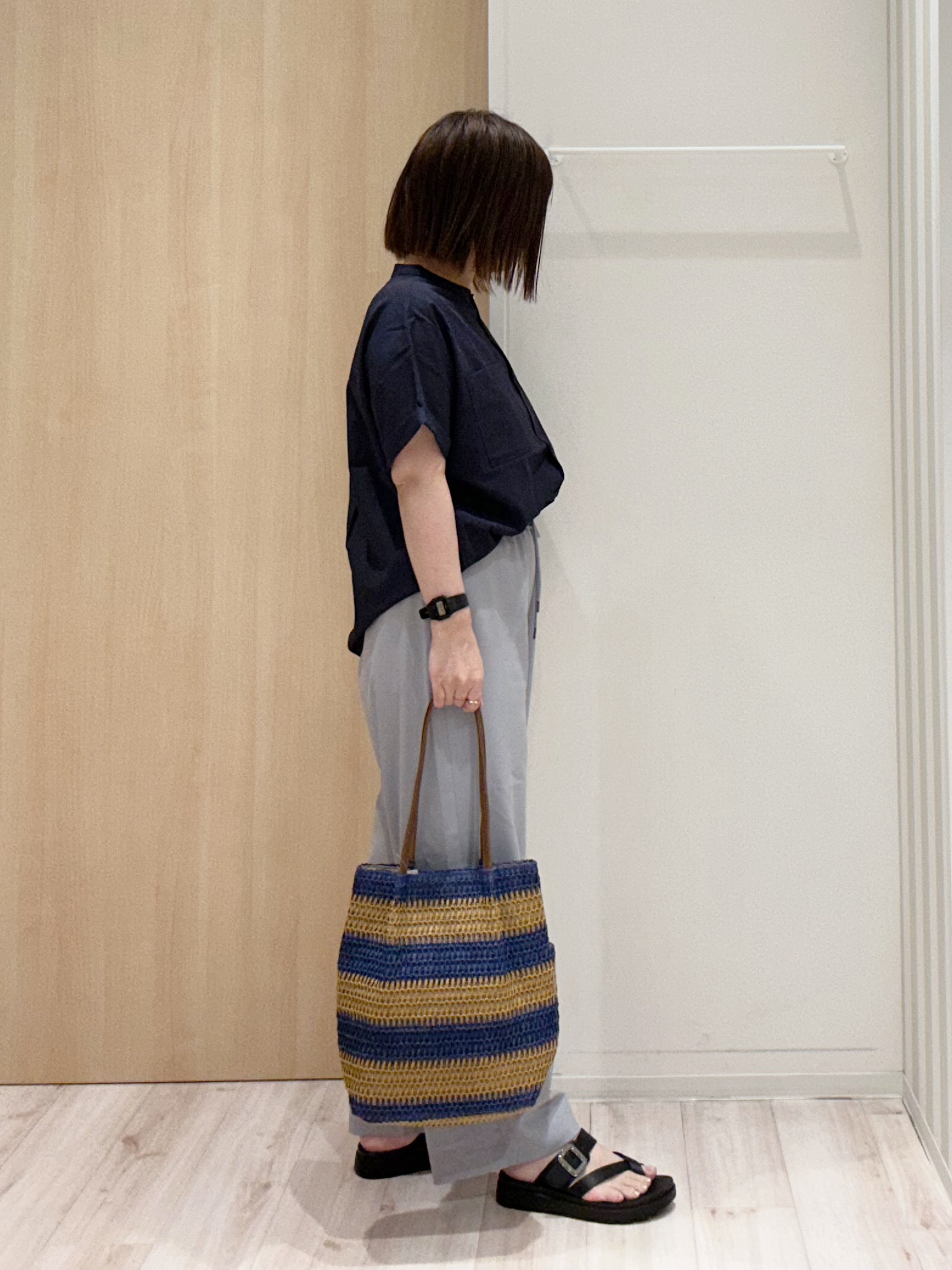 maaaさんの「SHOO･LA･RUE｜【通気性〇/UV/S-LL】風が通り抜ける 半袖バンドカラーシアーシャツ」を使ったコーディネート