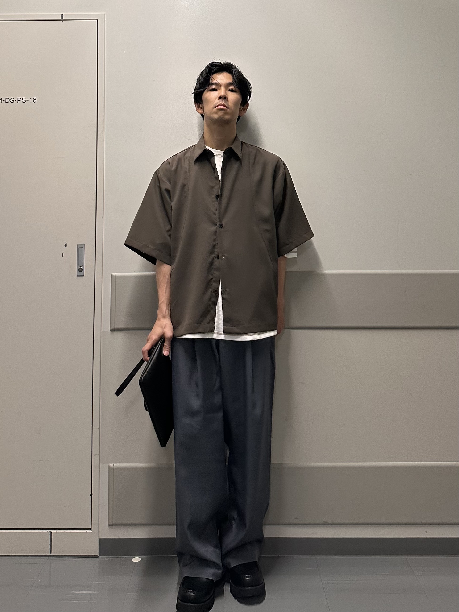 岡崎喬太さんの「tk.TAKEO KIKUCHI｜【UVカット／ストレッチ】NEUTRAXシリーズ 半袖シャツ」を使ったコーディネート