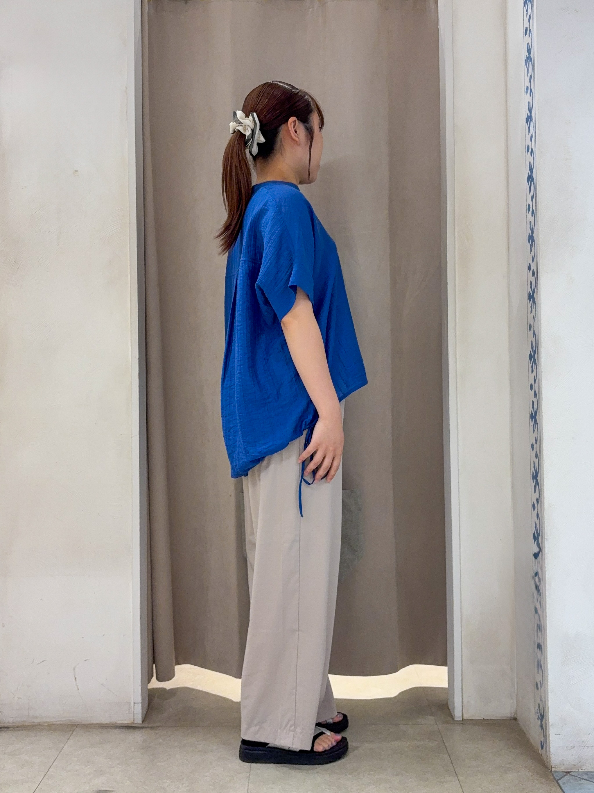 SO(R)Aさんの「SHOO･LA･RUE｜【高レビュー/体型カバー】インせず着られる スキッパー裾リボンブラウス」を使ったコーディネート