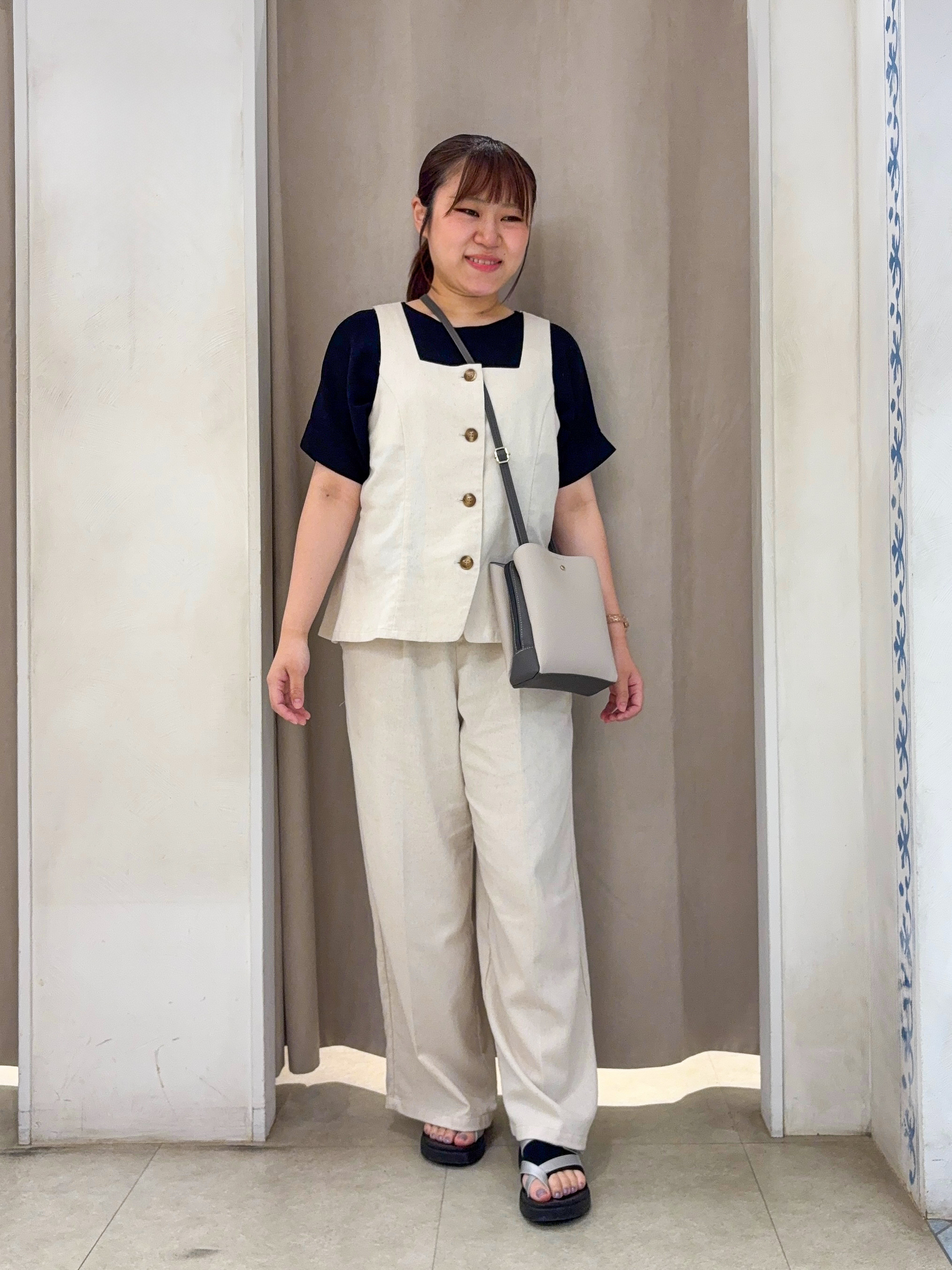 SO(R)Aさんの「SHOO･LA･RUE｜【高レビュー/体型カバー】インせず着られる スキッパー裾リボンブラウス」を使ったコーディネート