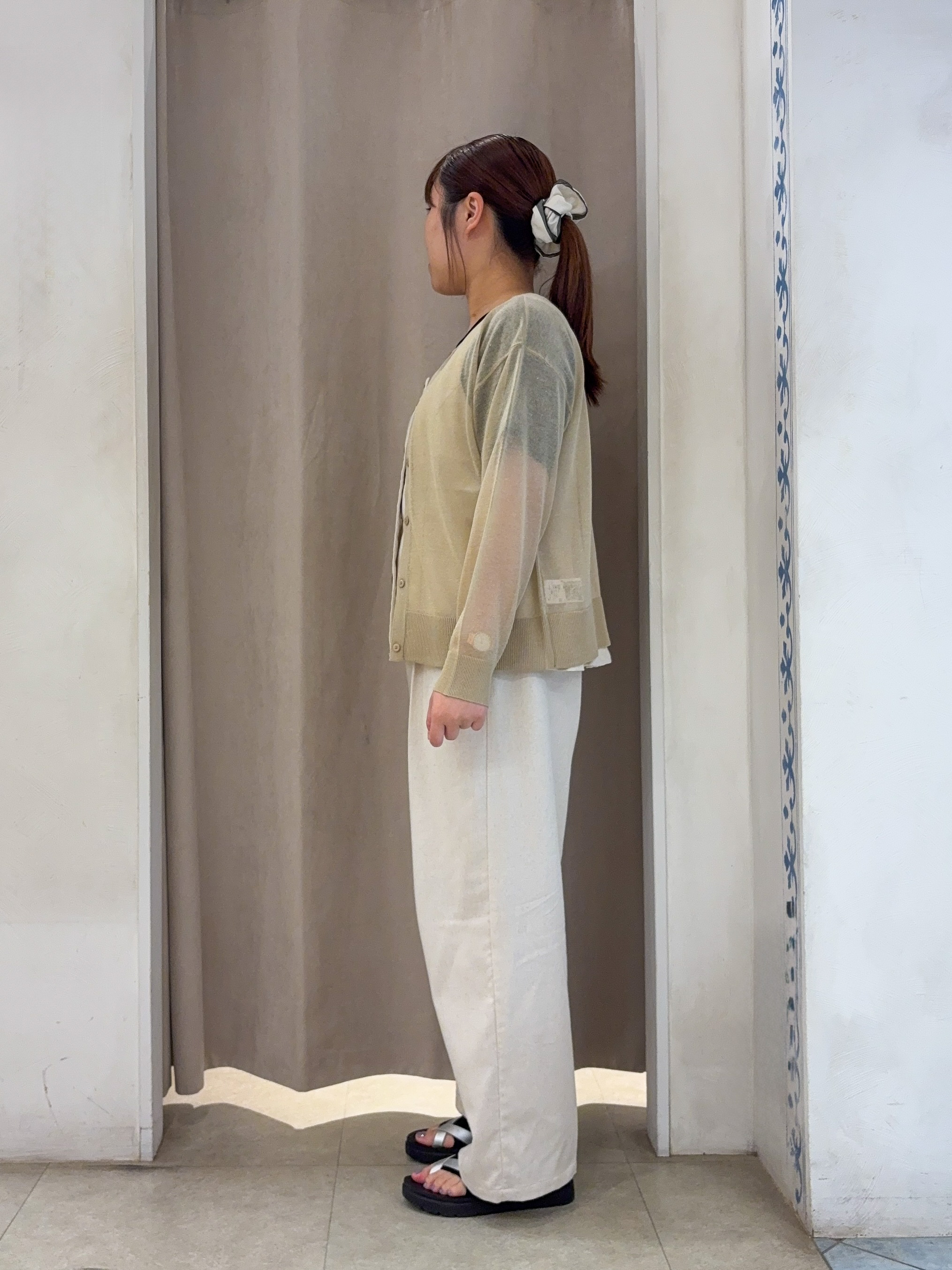 SO(R)Aさんの「SHOO･LA･RUE｜【通気性〇/洗濯機可/S-LL】シアーラメカーディガン」を使ったコーディネート