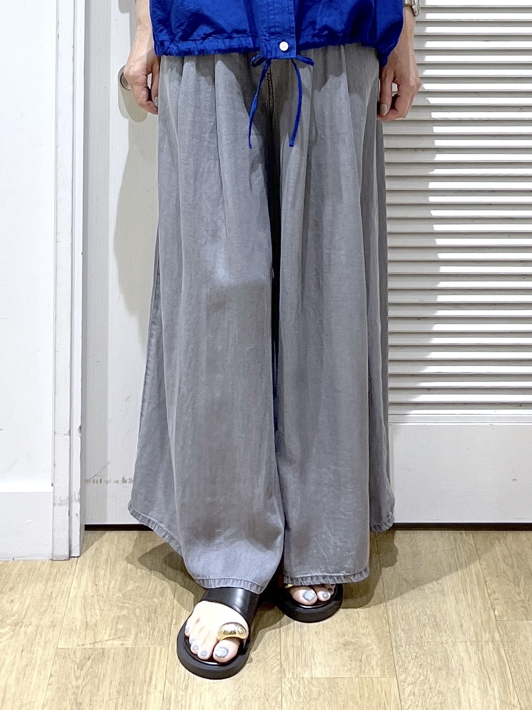 Miyazakiさんの「Dessin｜リネンブレンド フレンチスリーブドロストシャツ」を使ったコーディネート