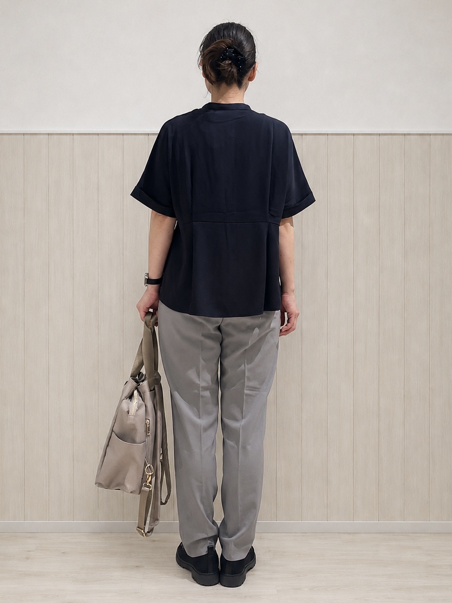まつみさんの「SHOO･LA･RUE｜【UV/通勤】洗濯後しわになりにくい インしない ウエストタックペプラムブラウス」を使ったコーディネート