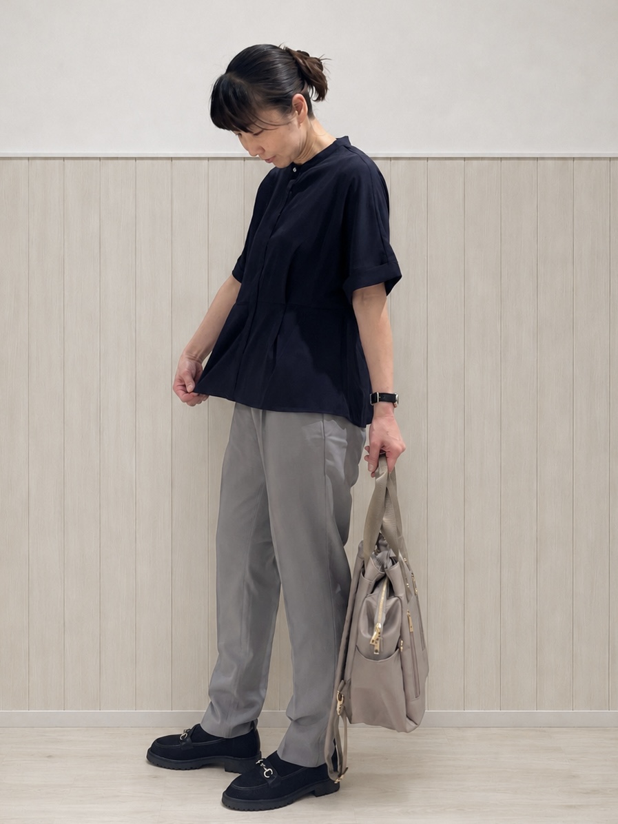 まつみさんの「SHOO･LA･RUE｜【UV/通勤】洗濯後しわになりにくい インしない ウエストタックペプラムブラウス」を使ったコーディネート