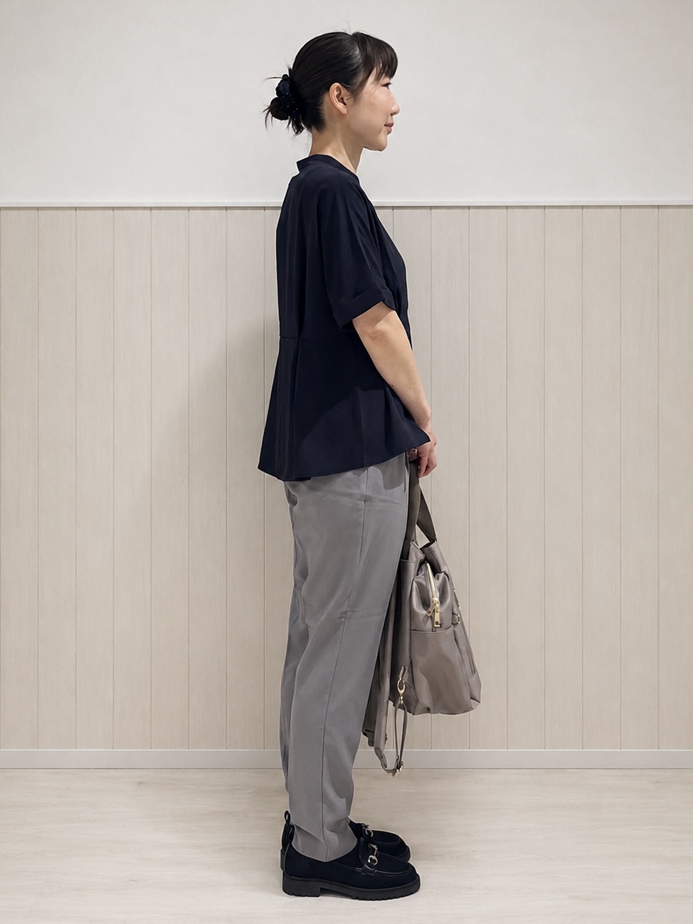 まつみさんの「SHOO･LA･RUE｜【UV/通勤】洗濯後しわになりにくい インしない ウエストタックペプラムブラウス」を使ったコーディネート