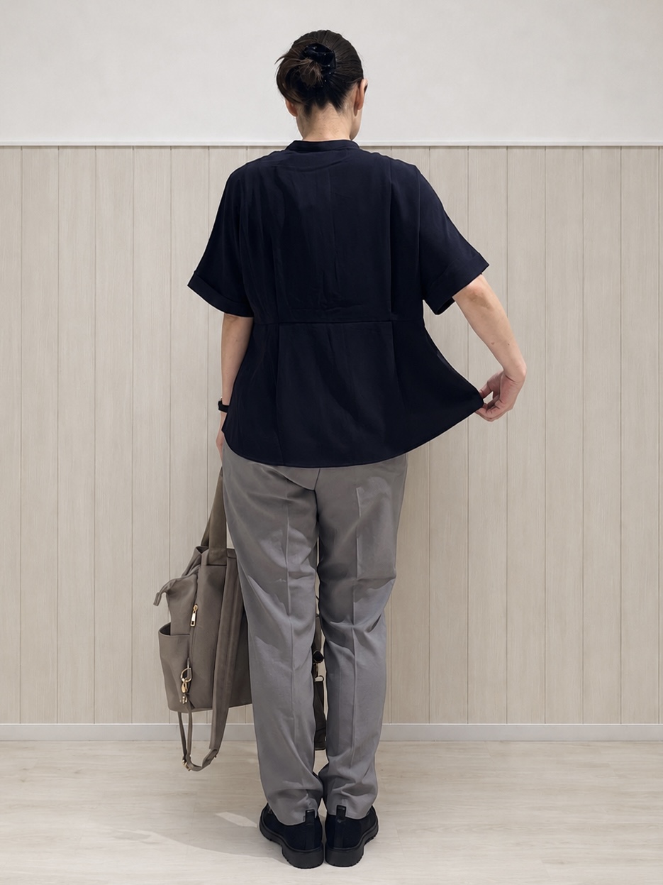 まつみさんの「SHOO･LA･RUE｜【UV/通勤】洗濯後しわになりにくい インしない ウエストタックペプラムブラウス」を使ったコーディネート