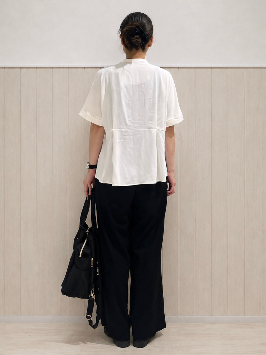 まつみさんの「SHOO･LA･RUE｜【UV/通勤】洗濯後しわになりにくい インしない ウエストタックペプラムブラウス」を使ったコーディネート