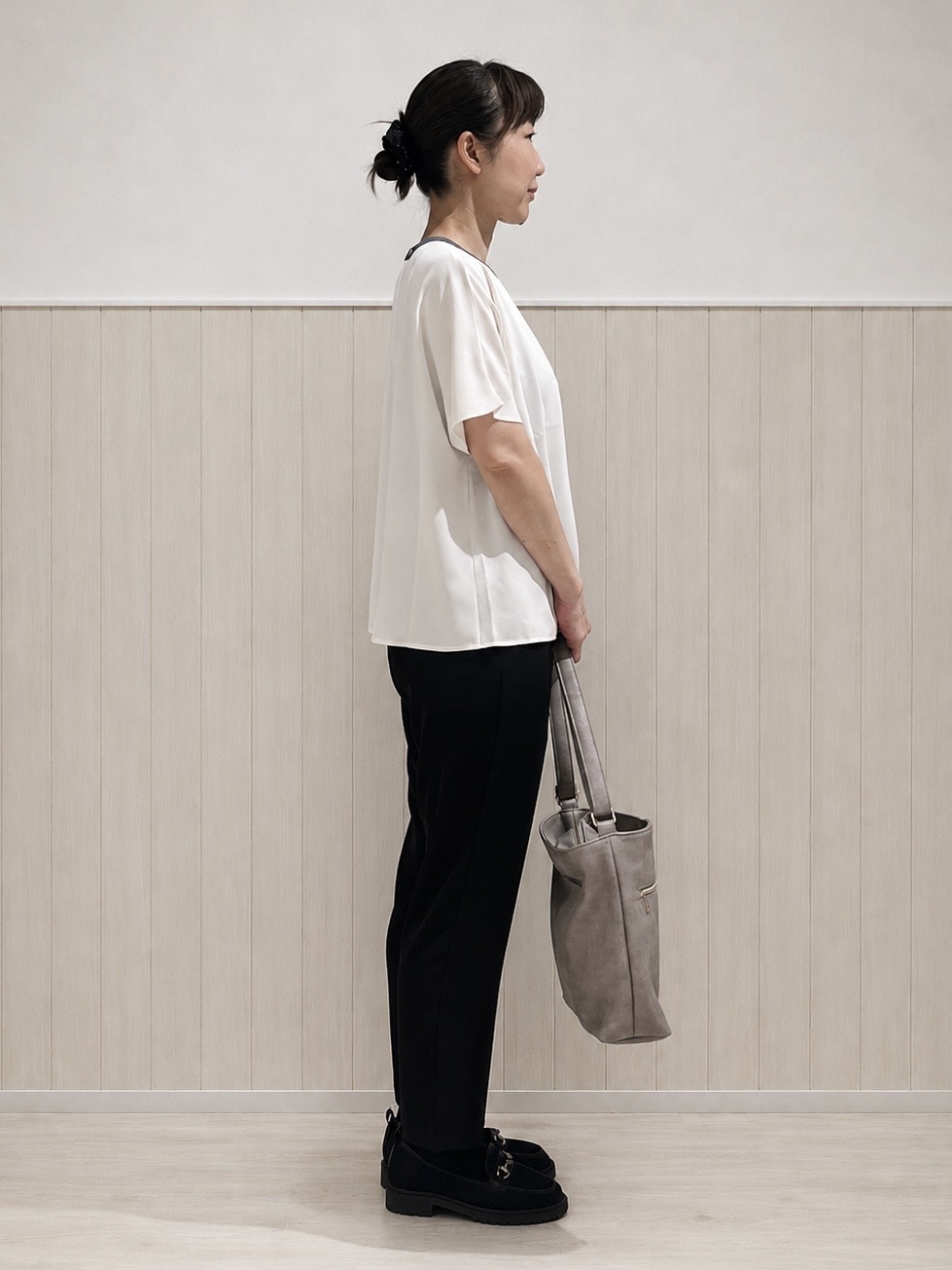 まつみさんの「SHOO･LA･RUE｜【UV/通勤】洗濯後しわになりにくい 上品配色ブラウス」を使ったコーディネート