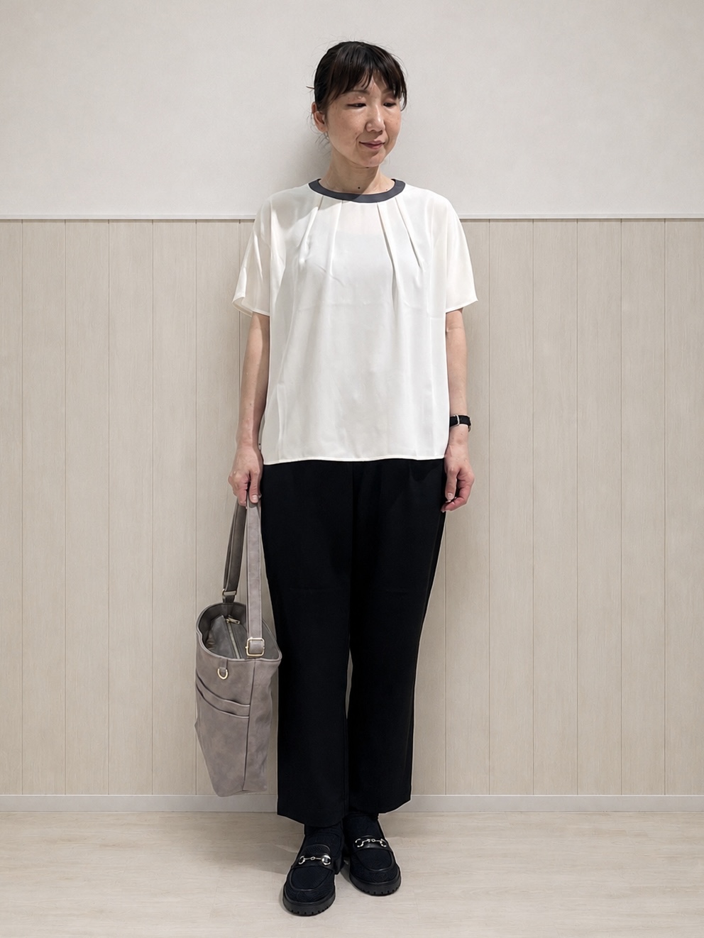 まつみさんの「SHOO･LA･RUE｜【UV/通勤】洗濯後しわになりにくい 上品配色ブラウス」を使ったコーディネート