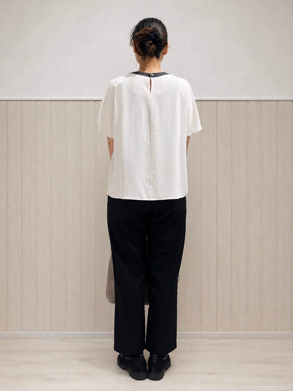 まつみさんの「SHOO･LA･RUE｜【UV/通勤】洗濯後しわになりにくい 上品配色ブラウス」を使ったコーディネート