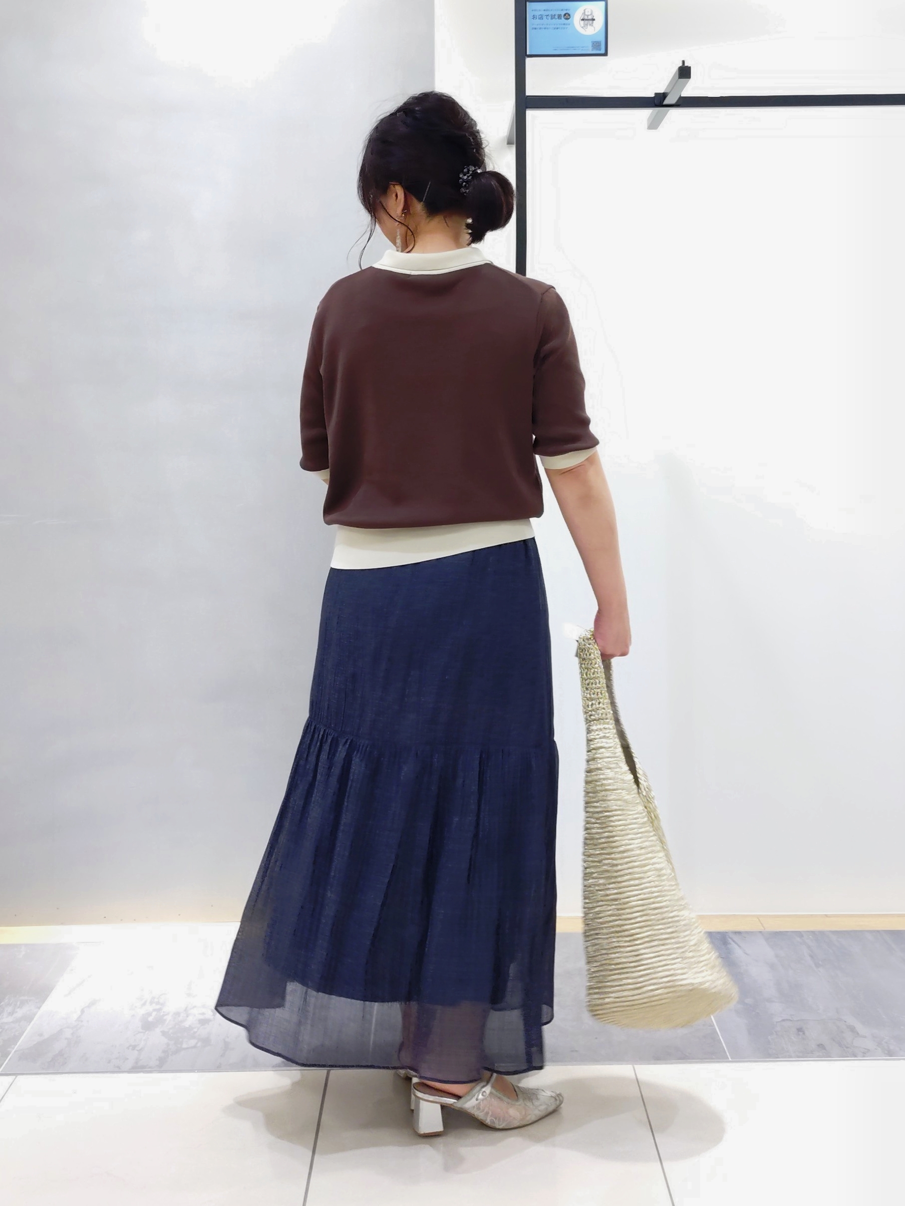 TOMOMIさんの「INDIVI｜【バイカラー】衿付きシャツ風ニット」を使ったコーディネート
