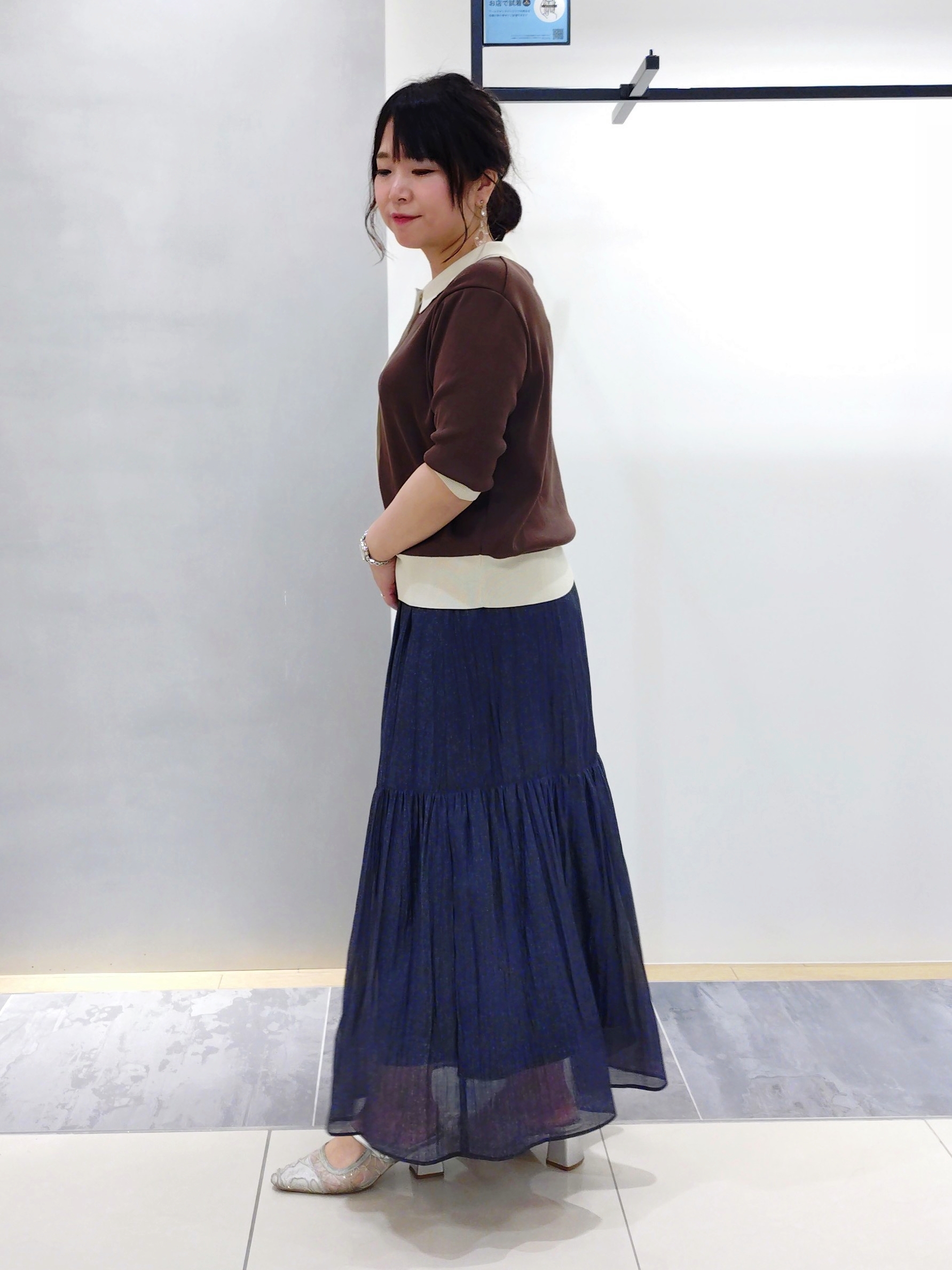 TOMOMIさんの「INDIVI｜【バイカラー】衿付きシャツ風ニット」を使ったコーディネート