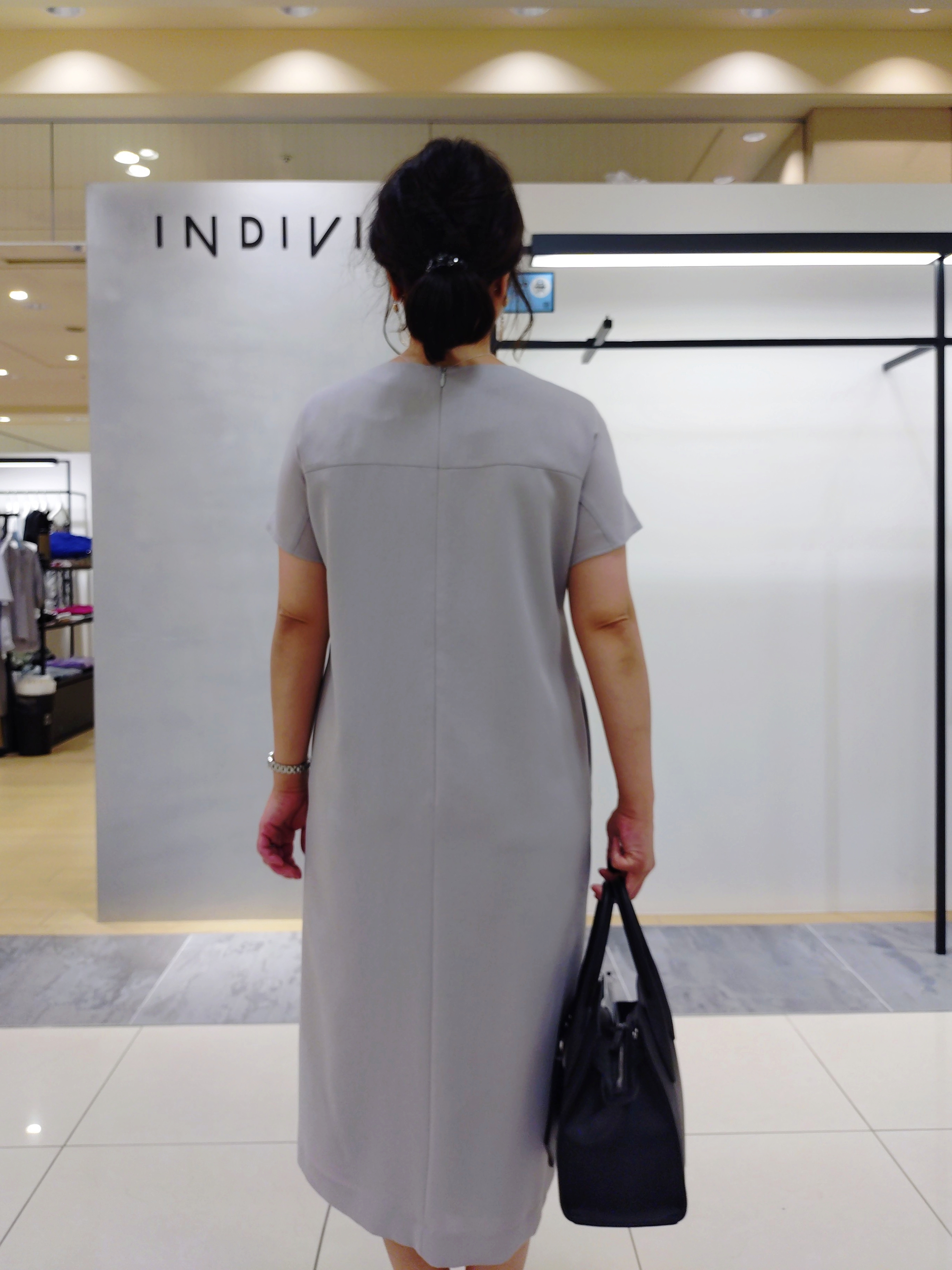 TOMOMIさんの「INDIVI｜【接触冷感／透湿／着る日傘】ノーカラージャケット」を使ったコーディネート
