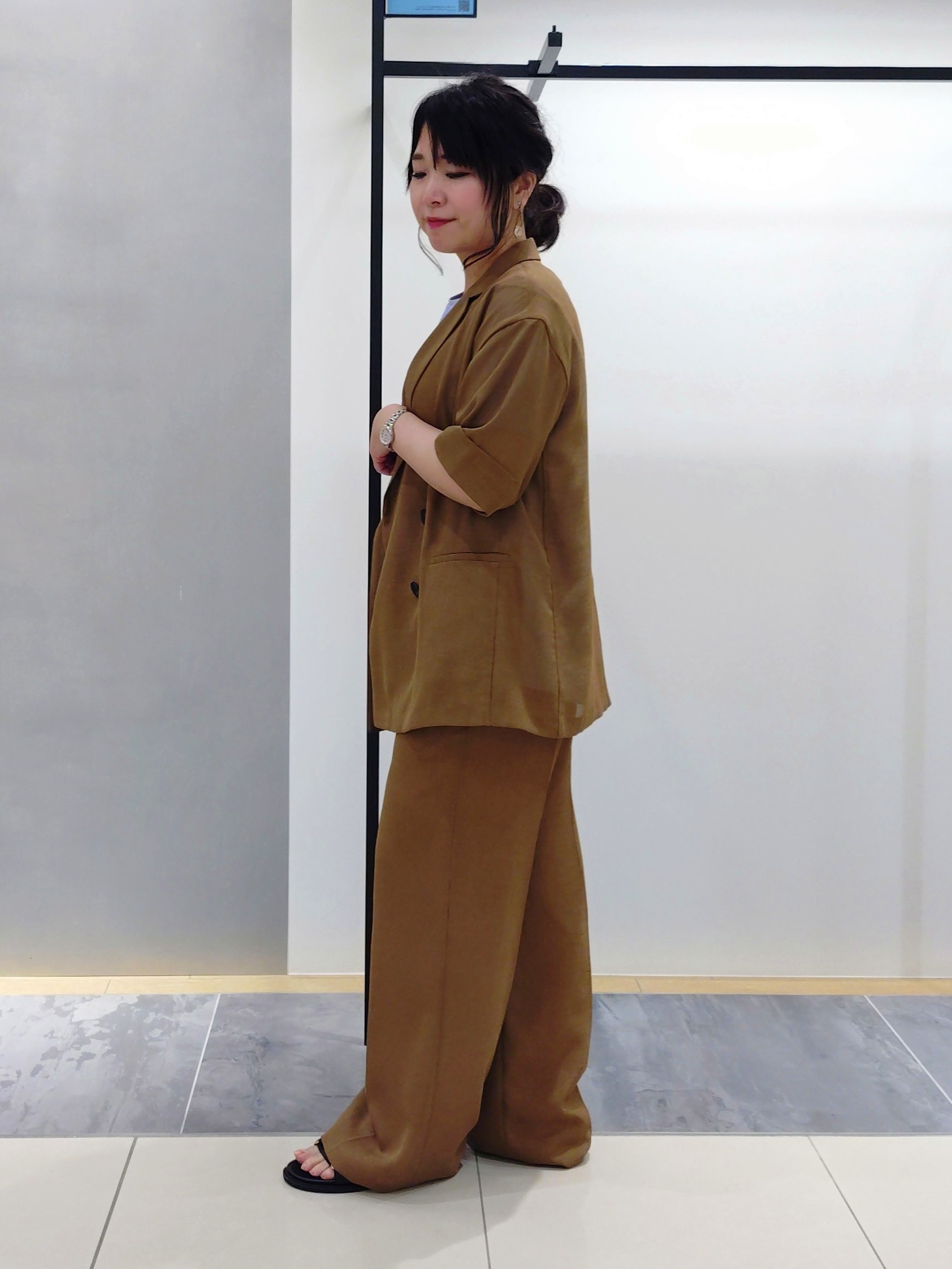TOMOMIさんの「INDIVI｜【洗える／メッシュ素材／SETUP可能】半袖シアージャケット」を使ったコーディネート