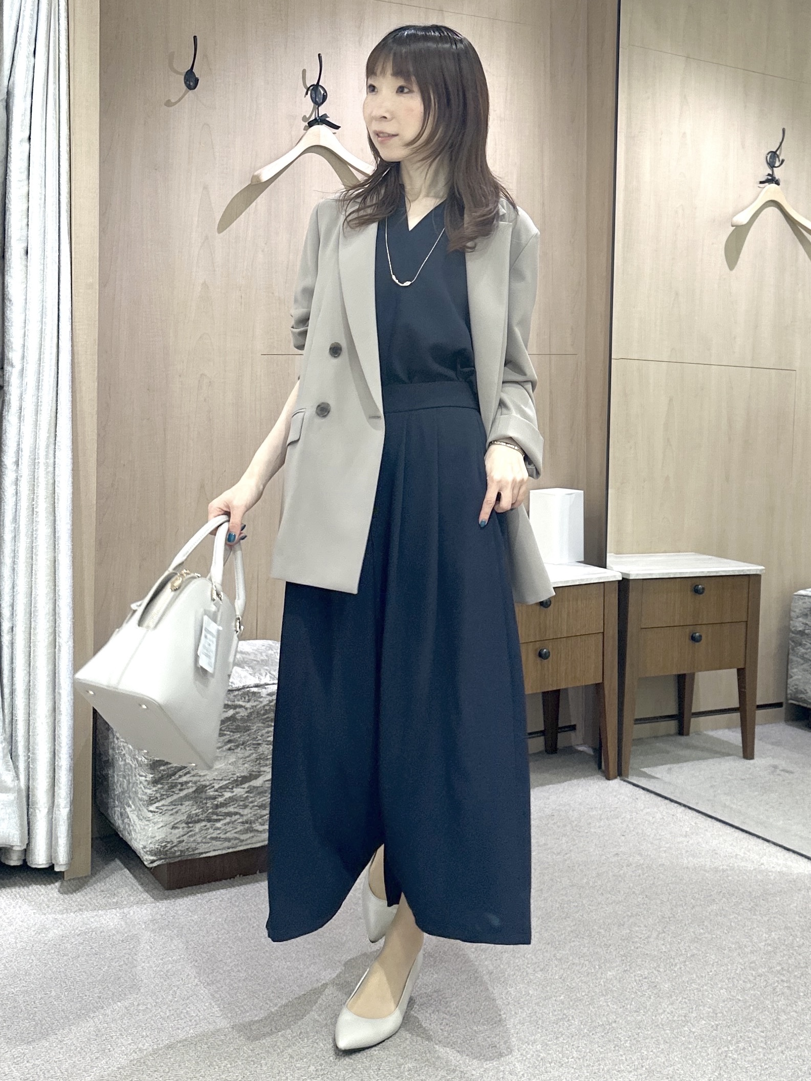 Miwaさんの「UNTITLED｜【UV/接触冷感/セットアップ可】リラクシーキーVネックブラウス」を使ったコーディネート