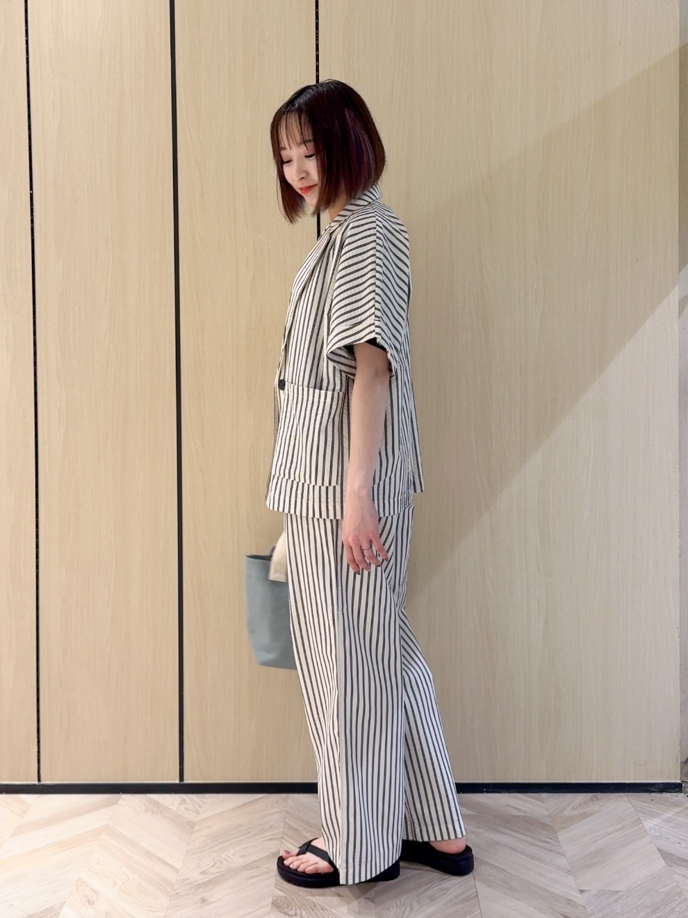 𝐜𝐡𝐢𝐤𝐚さんの「SHOO･LA･RUE｜【S-LL/吸水速乾/セットアップ可】羽織るだけで主役になる サッカーストライプシャツジャケット」を使ったコーディネート