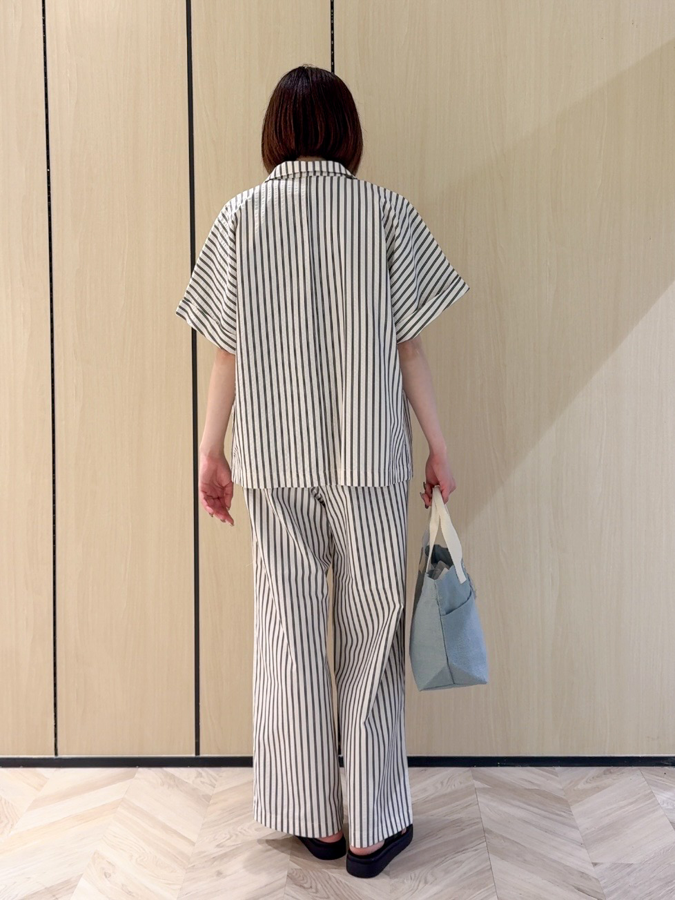 𝐜𝐡𝐢𝐤𝐚さんの「SHOO･LA･RUE｜【S-LL/吸水速乾/セットアップ可】羽織るだけで主役になる サッカーストライプシャツジャケット」を使ったコーディネート