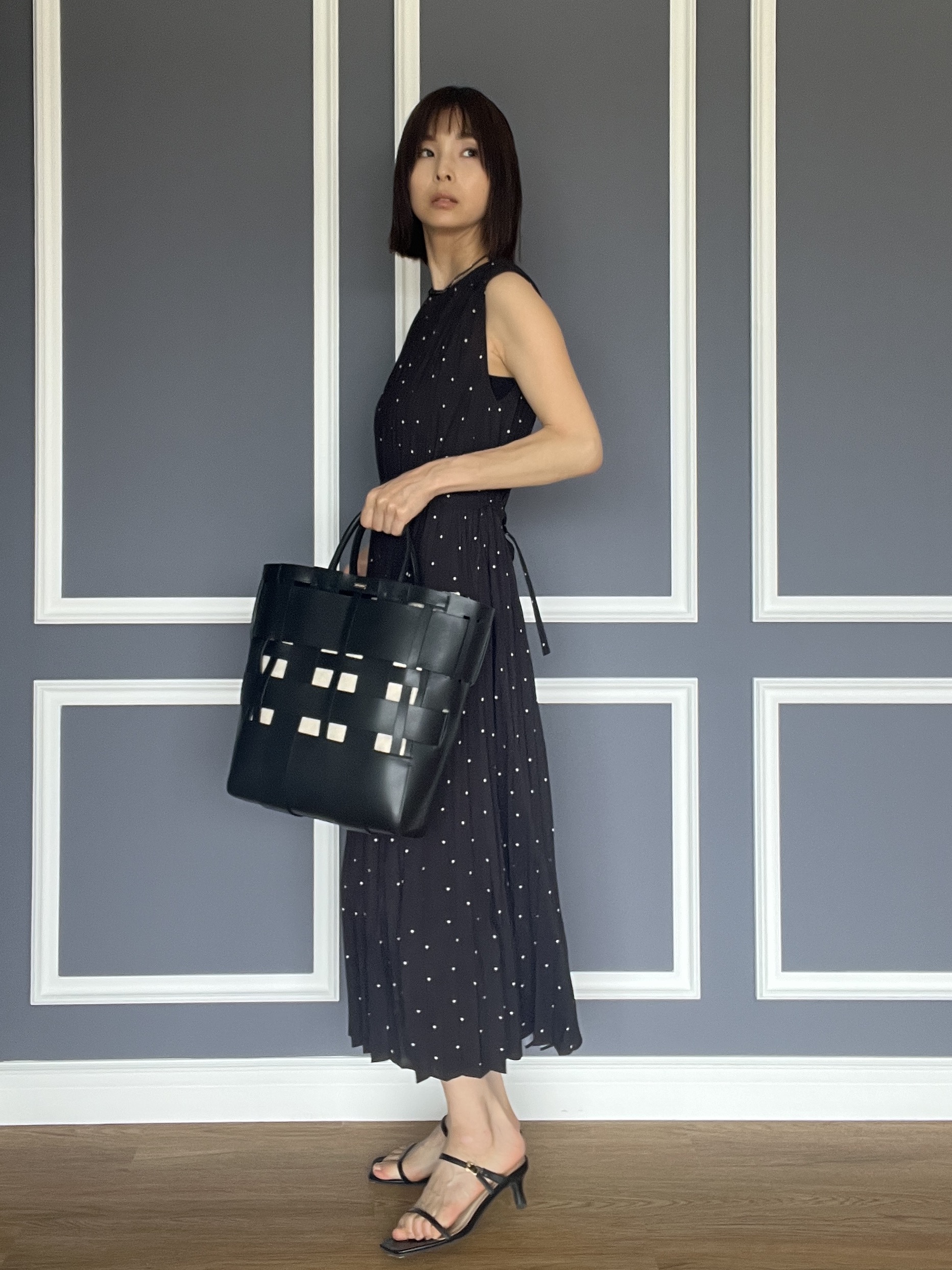 misaさんの「DRESSTERIOR｜【ウォッシャブル/2WAYシルエット】ノースリーブプリーツワンピース」を使ったコーディネート
