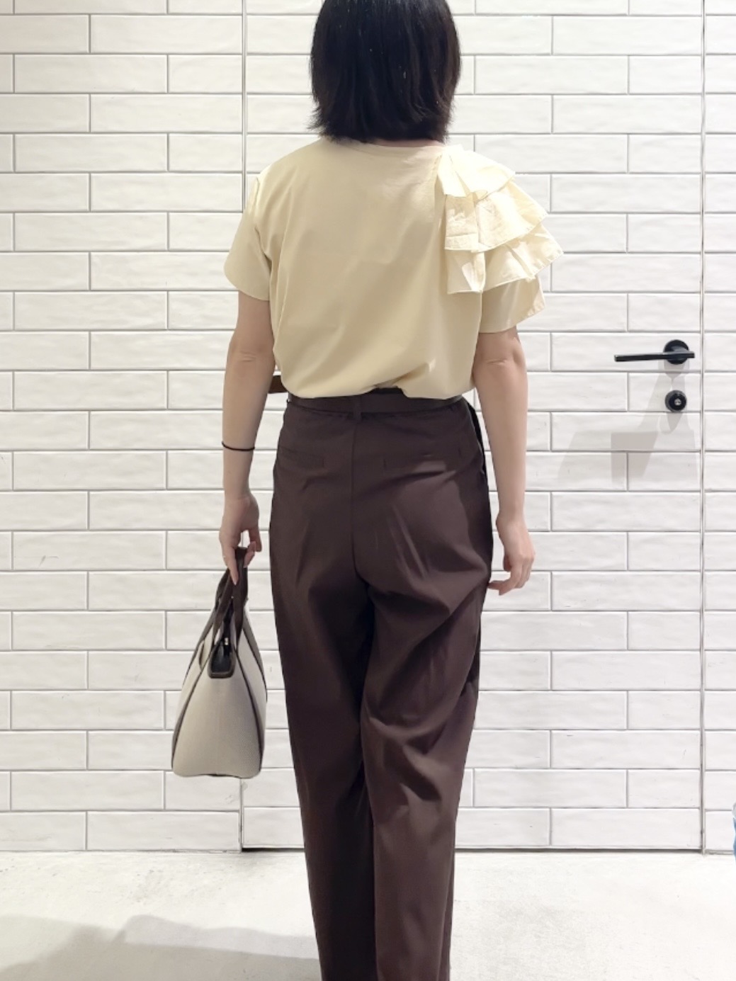 しおりさんの「OPAQUE.CLIP｜【接触冷感】アシメフリルドッキングカットソー《UVケア／洗濯機OK》」を使ったコーディネート