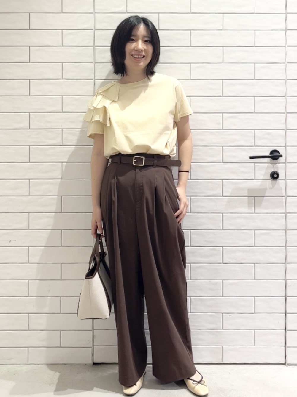 しおりさんの「OPAQUE.CLIP｜【接触冷感】アシメフリルドッキングカットソー《UVケア／洗濯機OK》」を使ったコーディネート