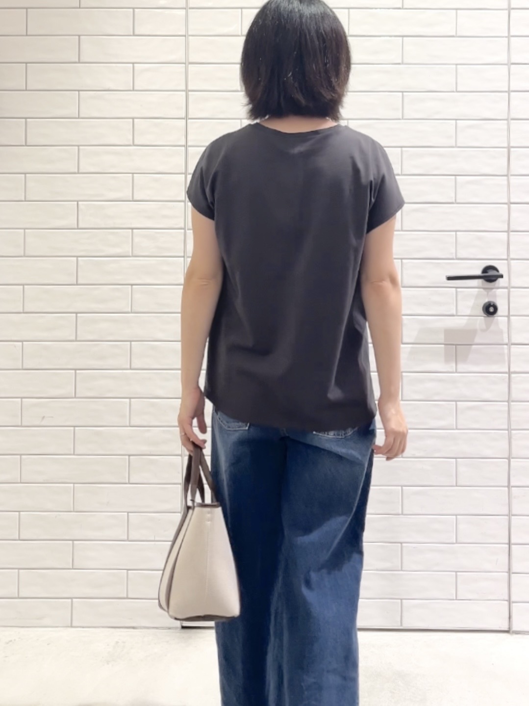 しおりさんの「OPAQUE.CLIP｜ロゴフレンチスリーブカットソー【洗濯機OK】」を使ったコーディネート