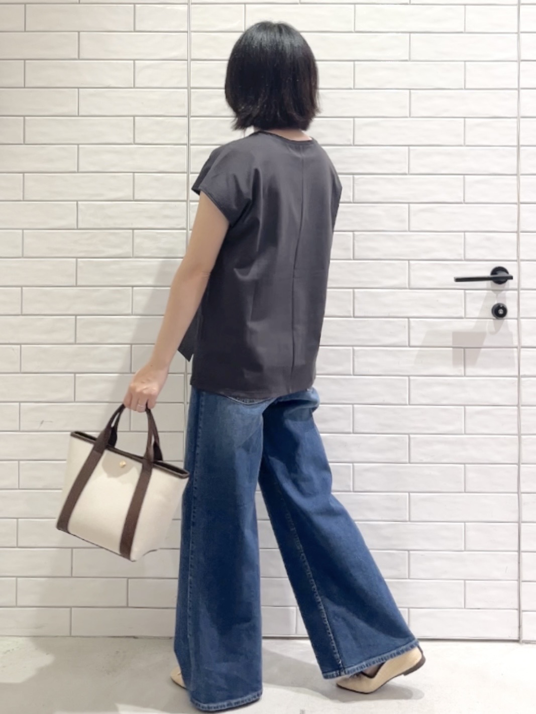 しおりさんの「OPAQUE.CLIP｜ロゴフレンチスリーブカットソー【洗濯機OK】」を使ったコーディネート