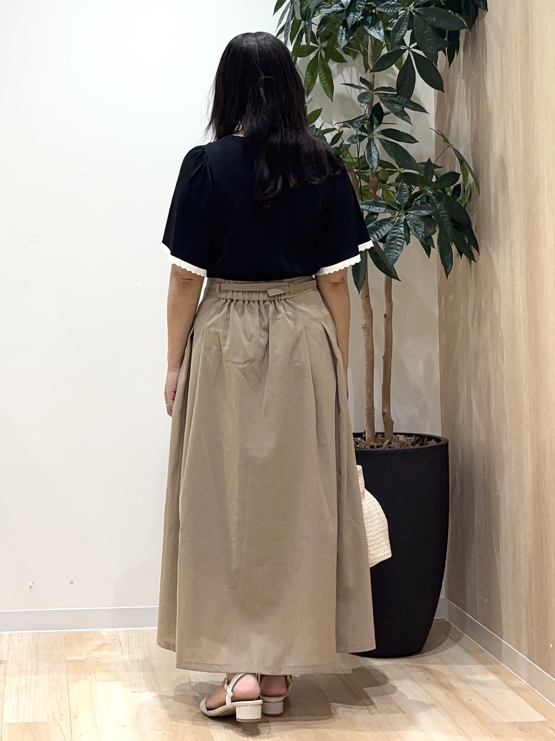 miraiさんの「grove｜高評価！【シリーズ累計36万枚！名品ニット】やわらかドライタッチ スカラップスリーブニット」を使ったコーディネート