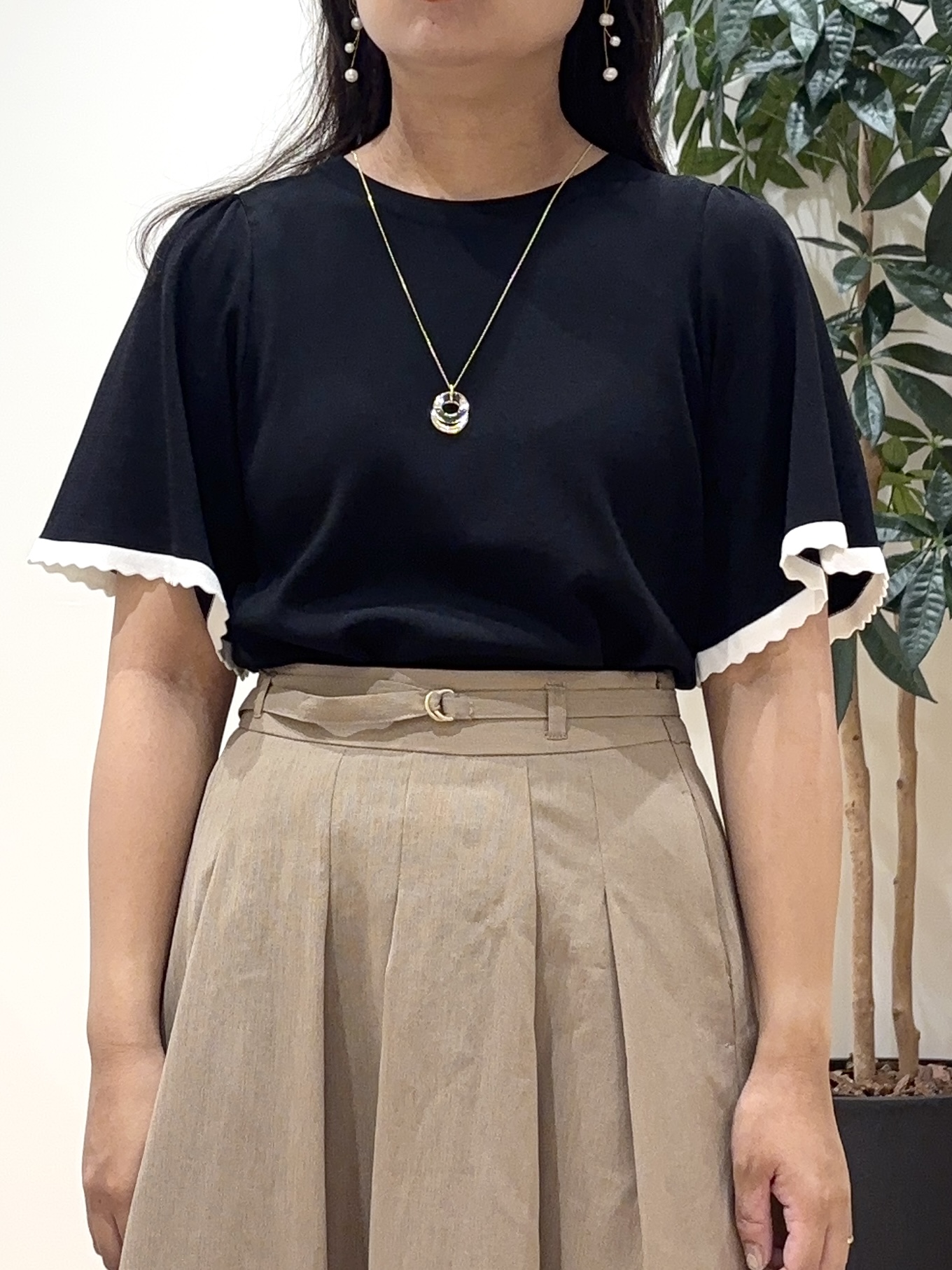 miraiさんの「grove｜高評価！【シリーズ累計36万枚！名品ニット】やわらかドライタッチ スカラップスリーブニット」を使ったコーディネート
