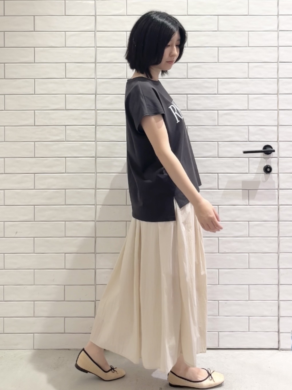 しおりさんの「OPAQUE.CLIP｜ロゴフレンチスリーブカットソー【洗濯機OK】」を使ったコーディネート